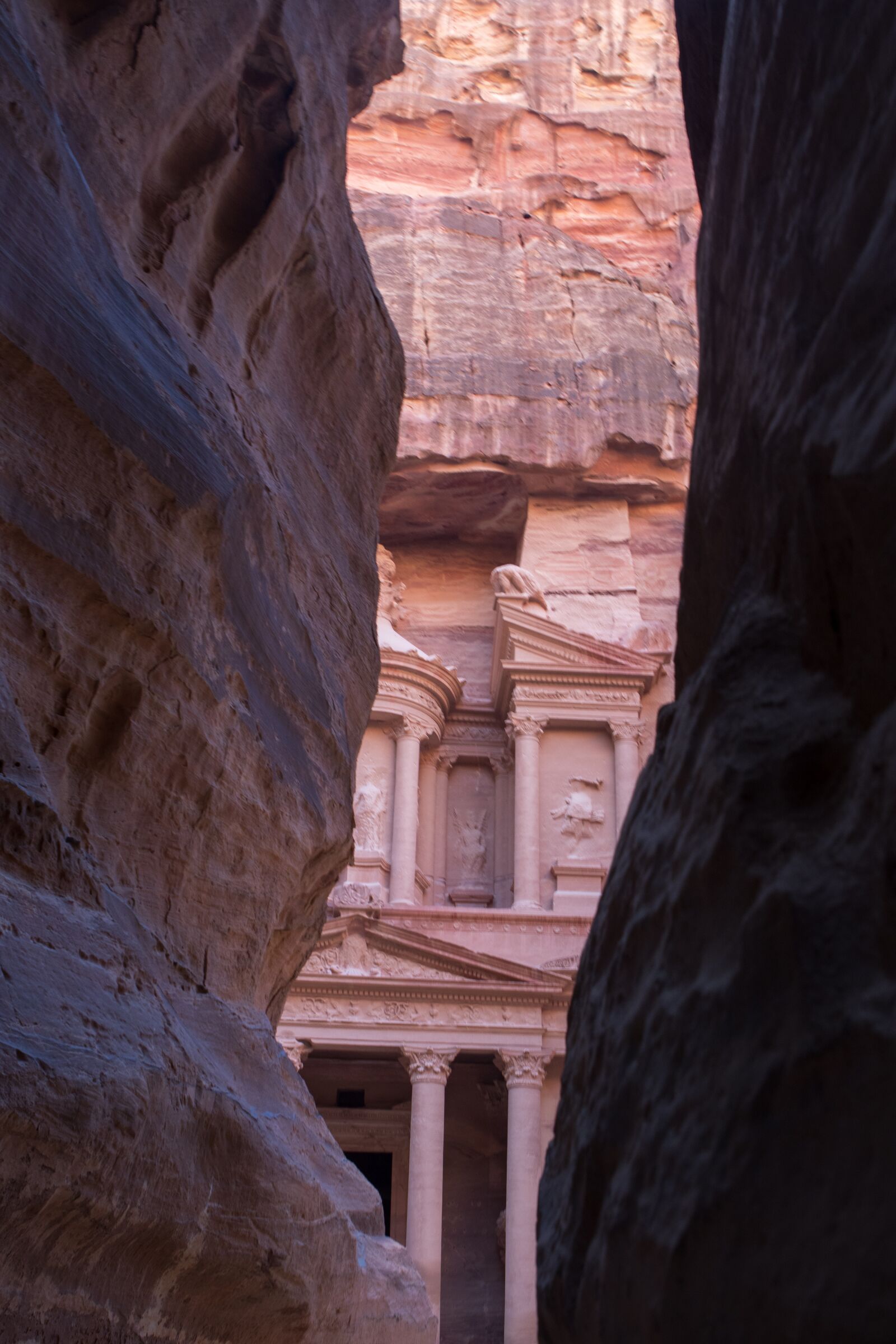 Canon EOS 200D (EOS Rebel SL2 / EOS Kiss X9) sample photo. Petra, treasury, rocks photography