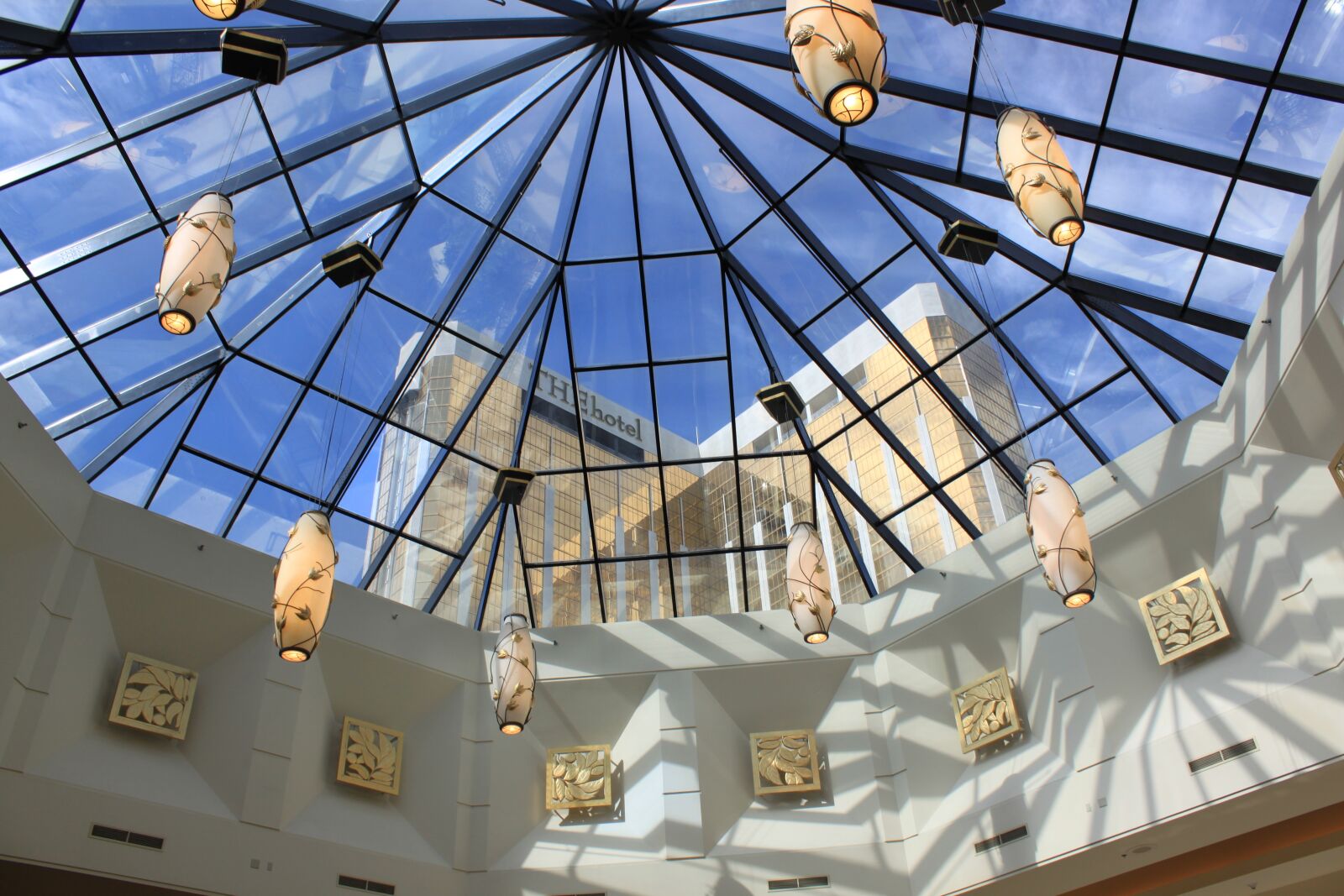 Canon EOS 500D (EOS Rebel T1i / EOS Kiss X3) sample photo. Las vegas, luxor, mandalay photography