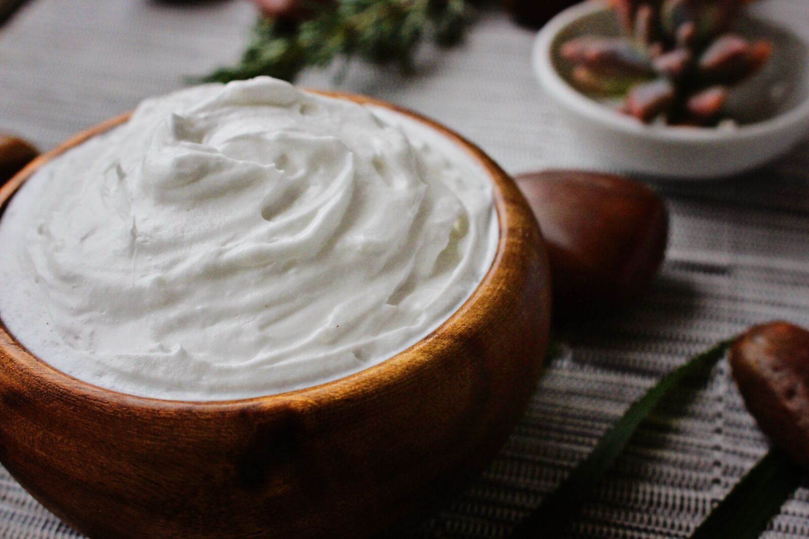 Canon EOS 100D (EOS Rebel SL1 / EOS Kiss X7) sample photo. Butter cream, bowl, rocks photography