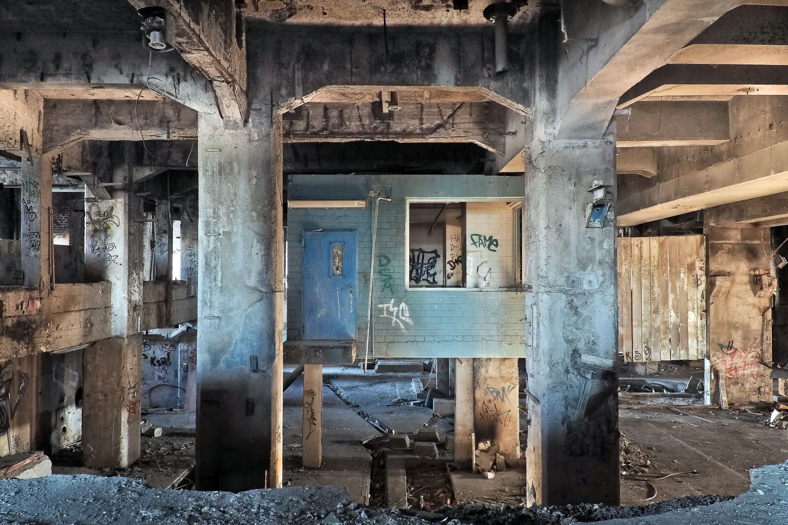 Olympus OM-D E-M10 sample photo. Lost places, rooms, abandoned photography