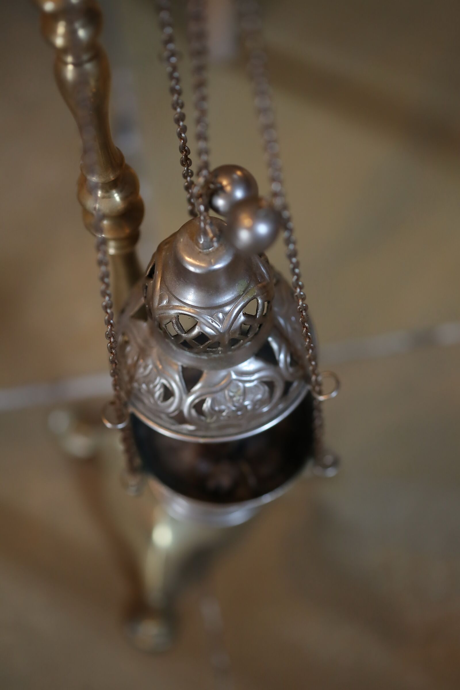 Canon EOS 5D Mark III sample photo. Silver, religious, object, chain photography