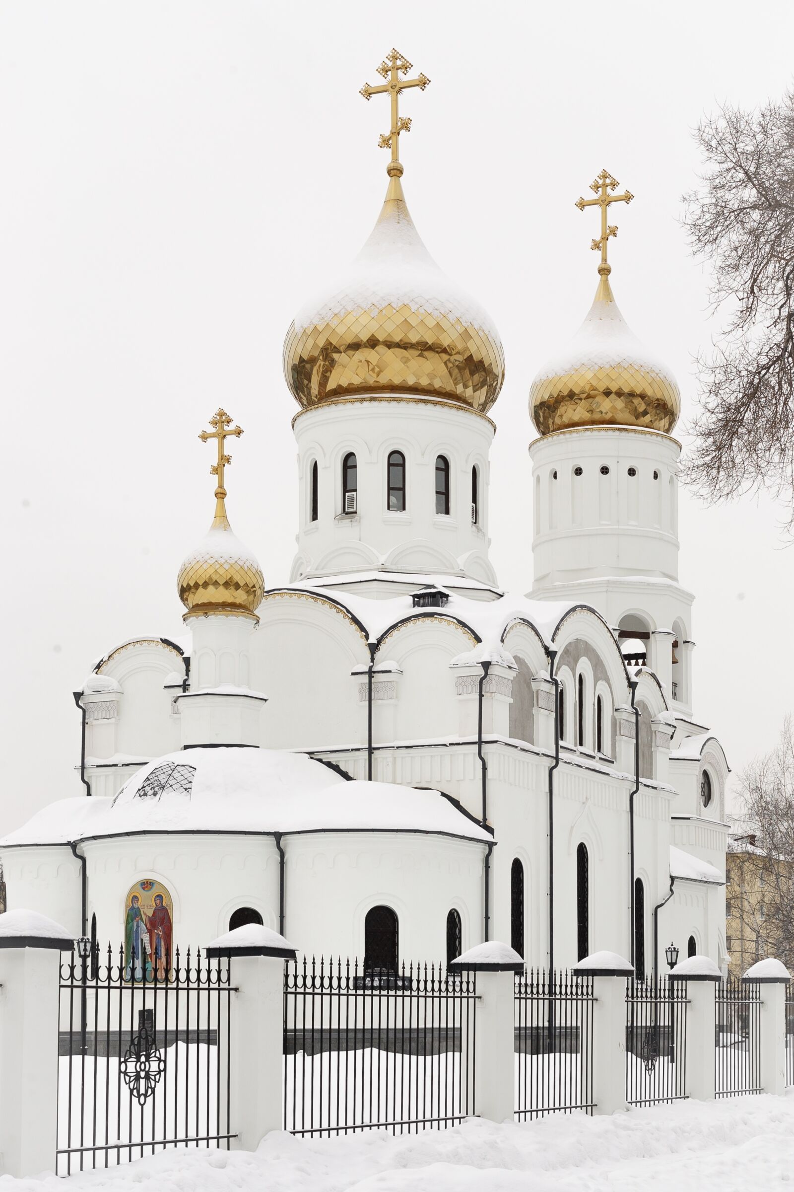 Canon EOS-1D Mark II sample photo. Dome, architecture, cross photography
