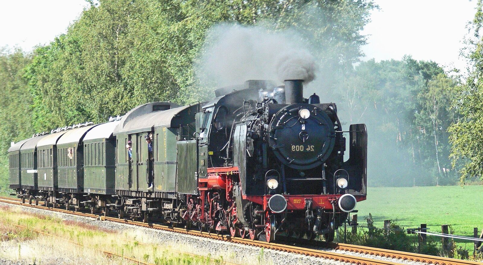 Panasonic DMC-FZ30 sample photo. Locomotive, train, smoke, vapor photography