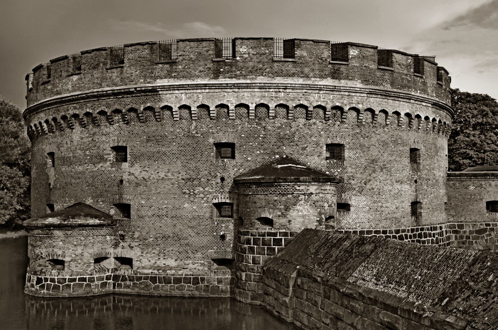 Nikon D5100 sample photo. Monochrome, sepia, tower photography