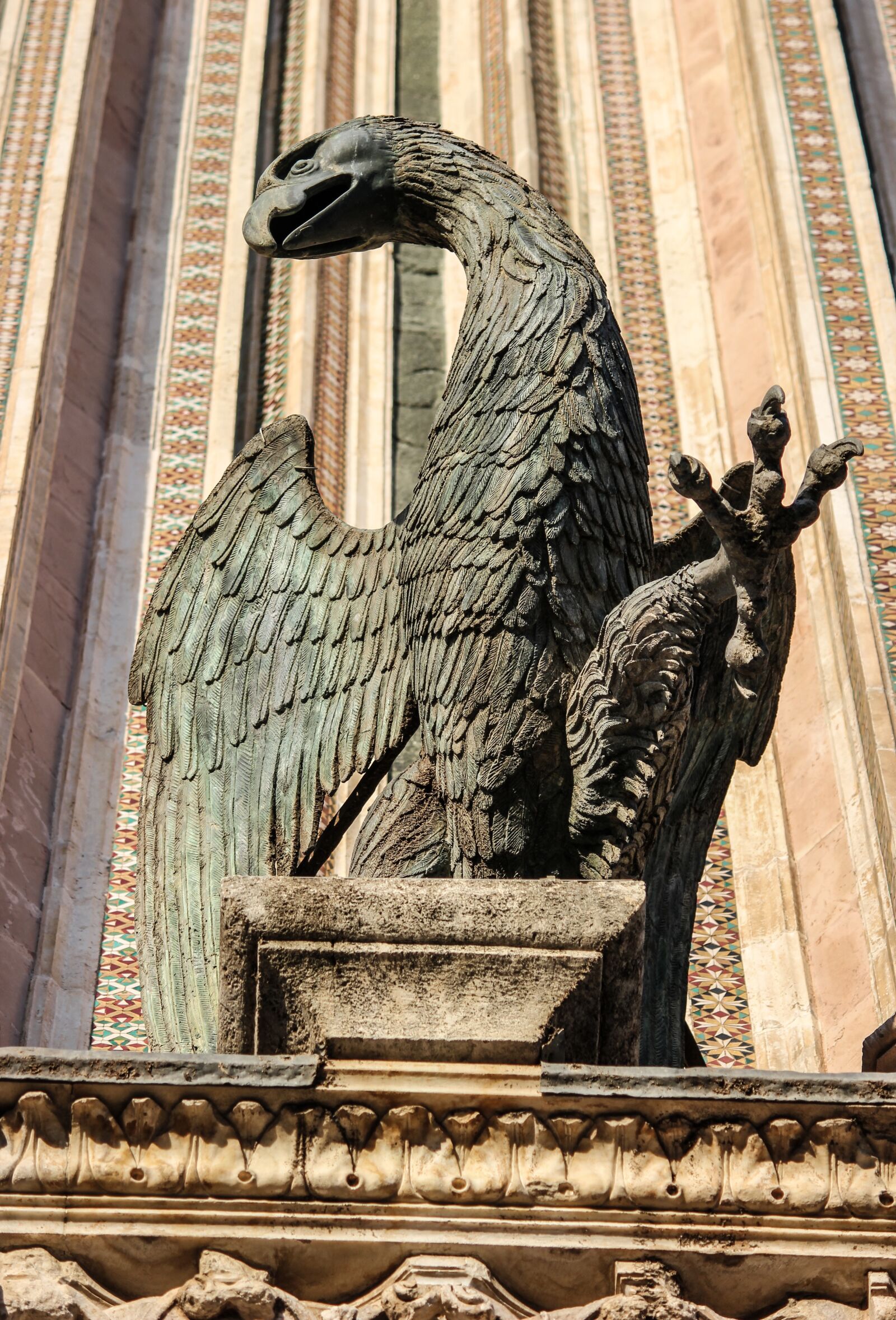 Canon EOS 550D (EOS Rebel T2i / EOS Kiss X4) sample photo. Statue, aquila, bestiary photography
