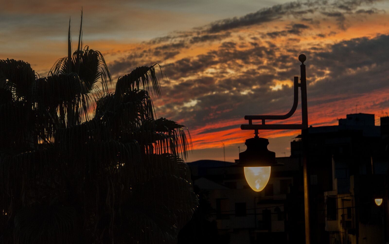 Canon EOS 100D (EOS Rebel SL1 / EOS Kiss X7) + Canon EF-S 55-250mm F4-5.6 IS II sample photo. Clouds, red, sunset photography