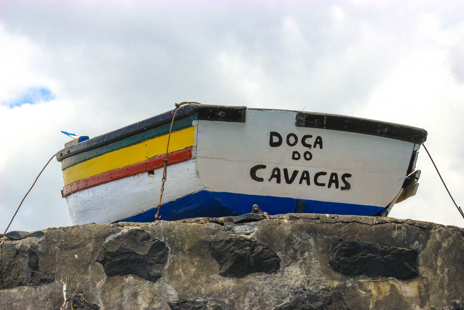 Canon EOS 600D (Rebel EOS T3i / EOS Kiss X5) sample photo. Canoe, beach, sea photography