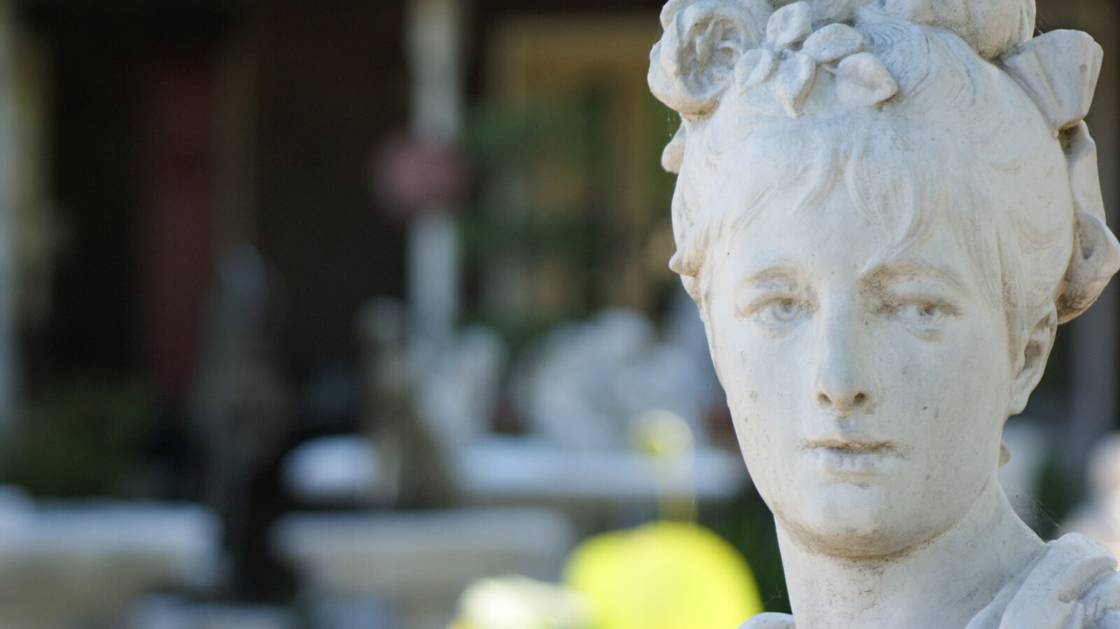 Sony 75-300mm F4.5-5.6 sample photo. Concrete, face, lady, statue photography