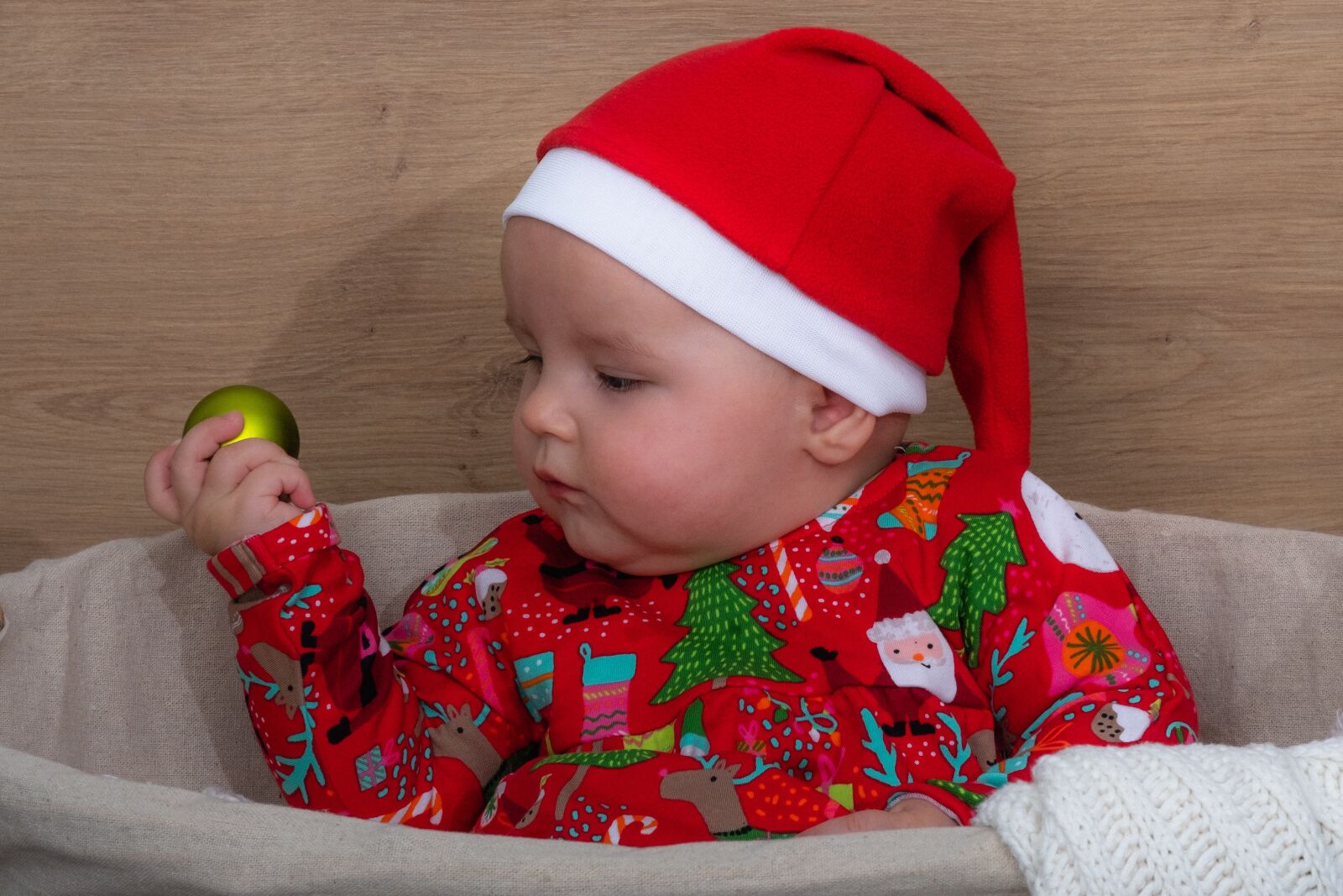 Fujifilm X-T2 + Fujifilm XF 56mm F1.2 R sample photo. Child, christmas, infant photography