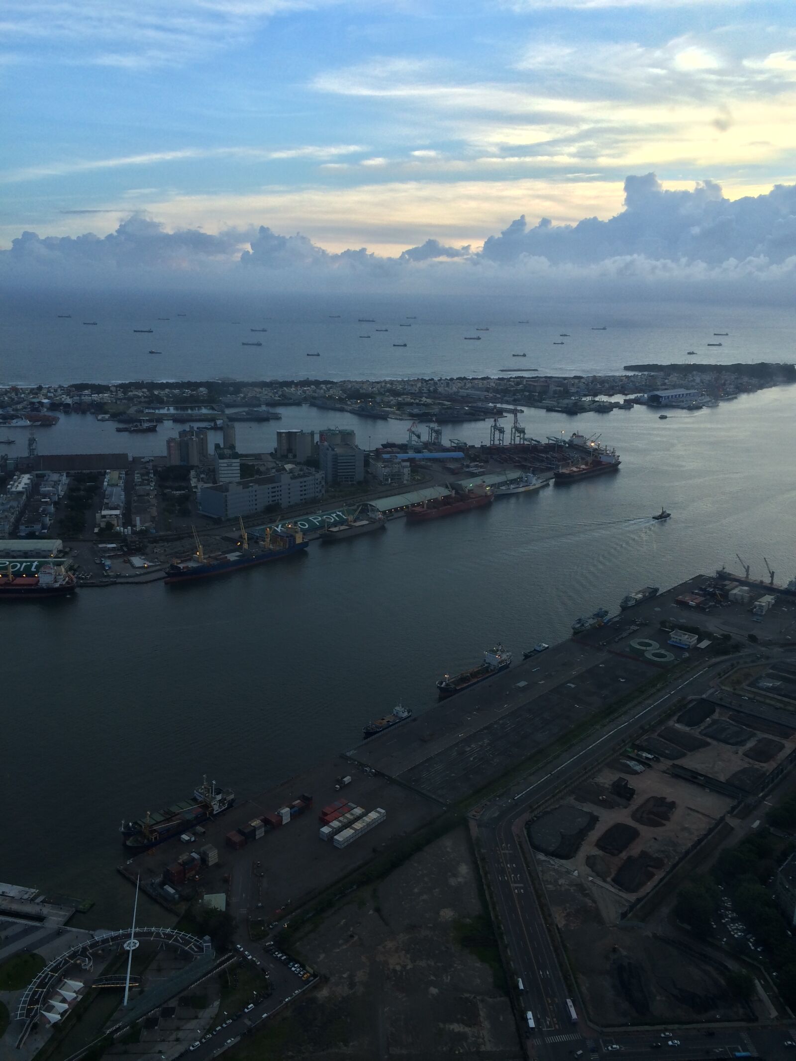 iPhone 5s back camera 4.12mm f/2.2 sample photo. Kaohsiung, port, harbor photography