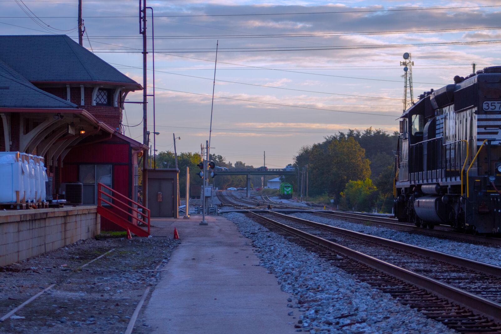 EF75-300mm f/4-5.6 sample photo. Train, station, train tracks photography