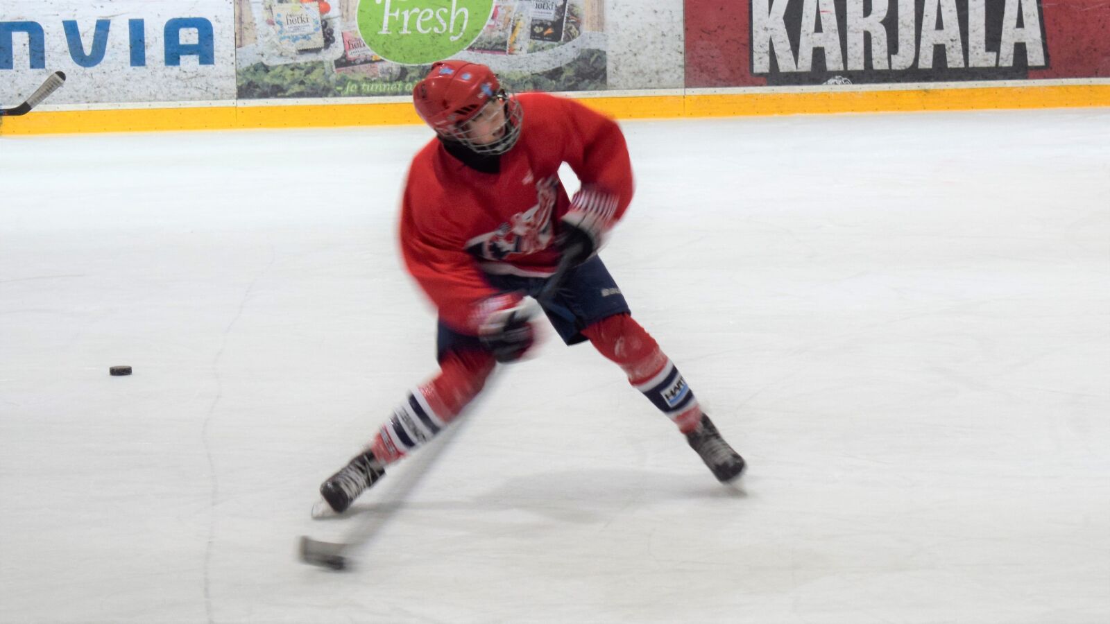 Nikon D3300 sample photo. Hockey player, ice, skate photography