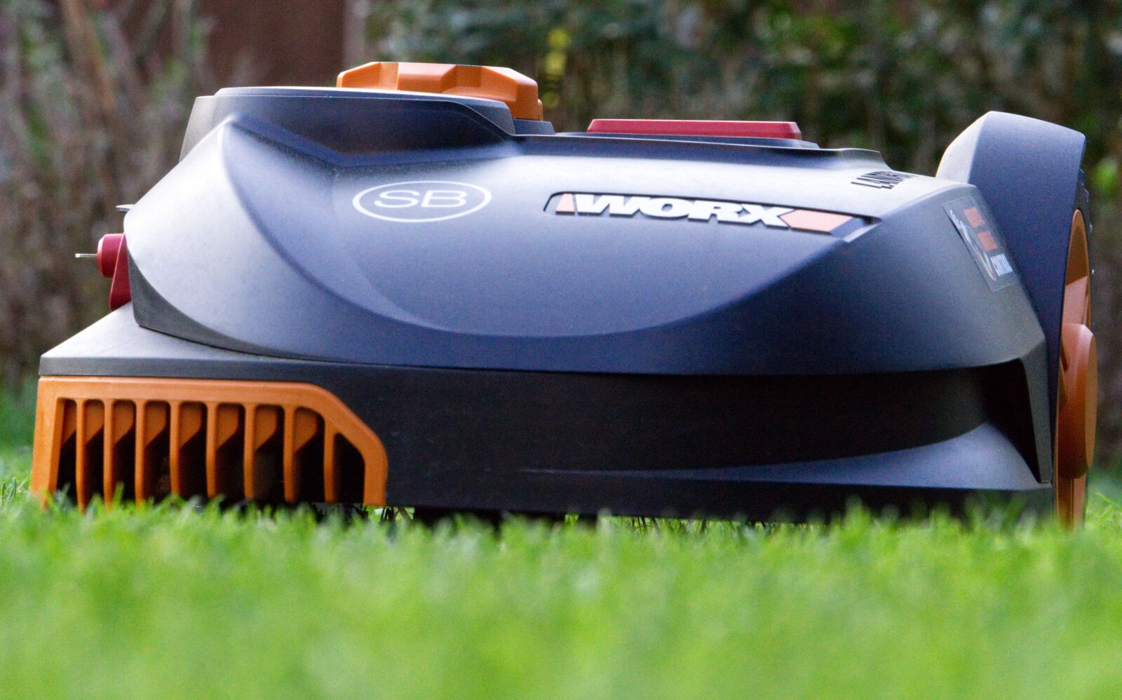 Sony a6000 sample photo. Robot mower, robot, autonomous photography