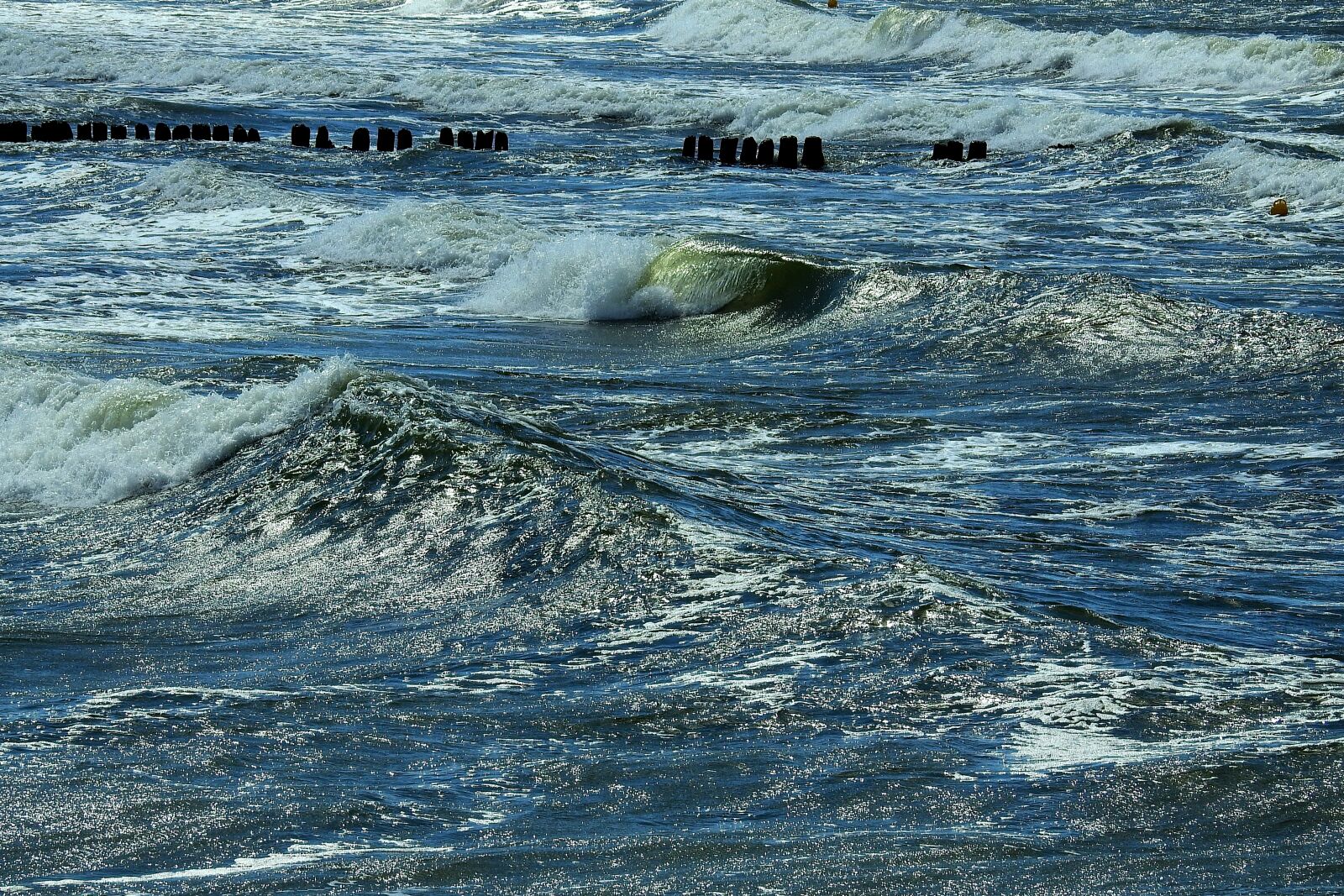Nikon Coolpix P900 sample photo. The waves, sea, landscape photography