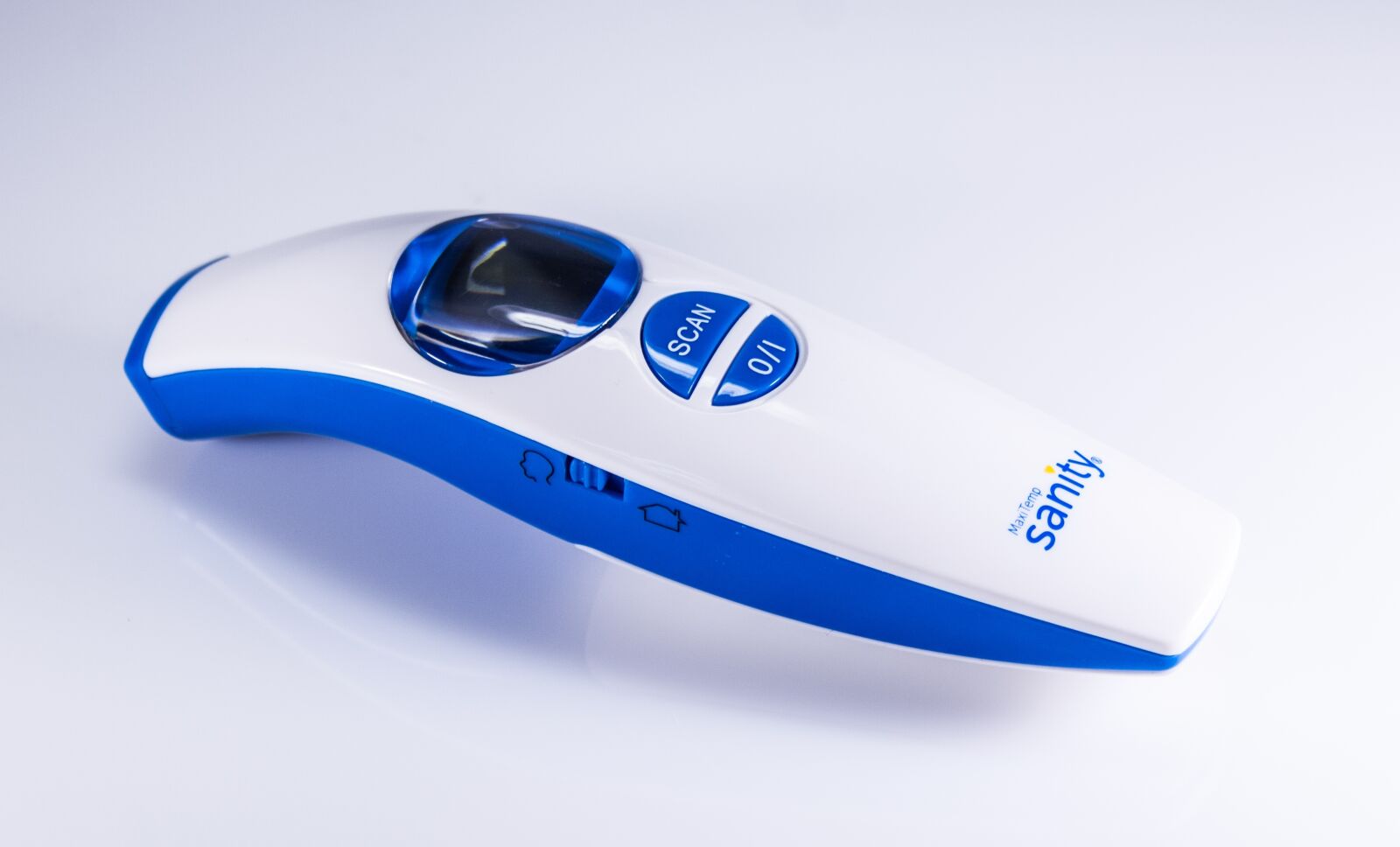 Canon EF-S 18-55mm F3.5-5.6 II sample photo. Thermometer, doctor, child photography