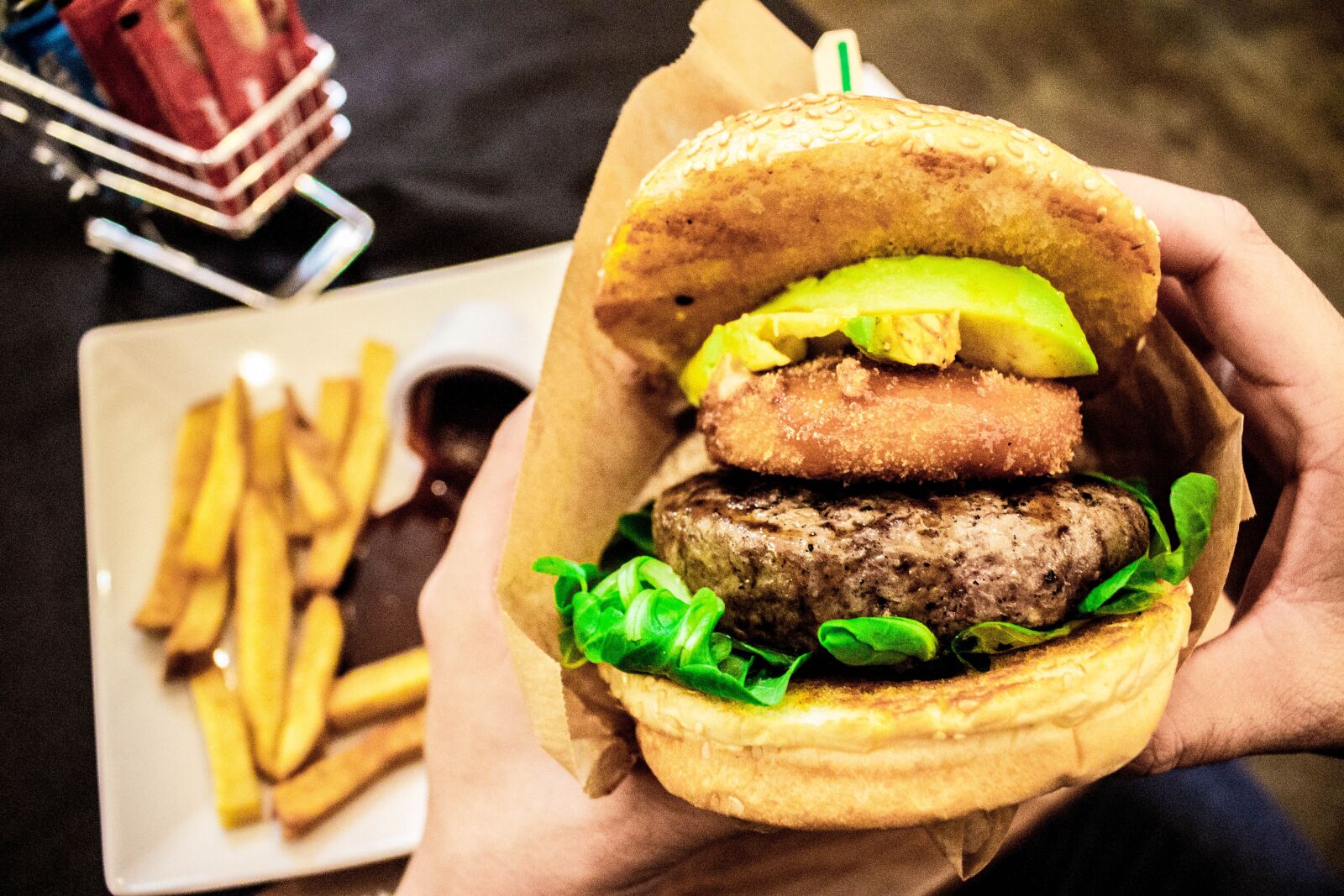 Canon EOS 100D (EOS Rebel SL1 / EOS Kiss X7) sample photo. Burger, barbecue, meat photography