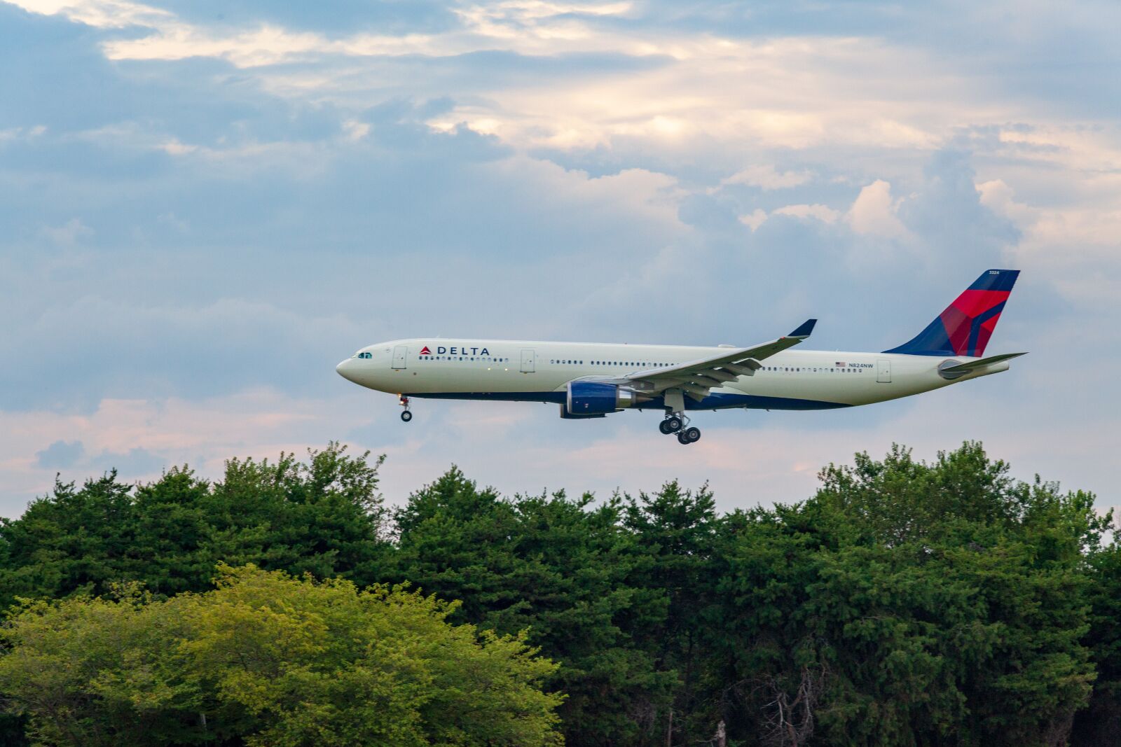 Canon EOS 5D Mark II sample photo. Atlanta, international airport, airplane photography