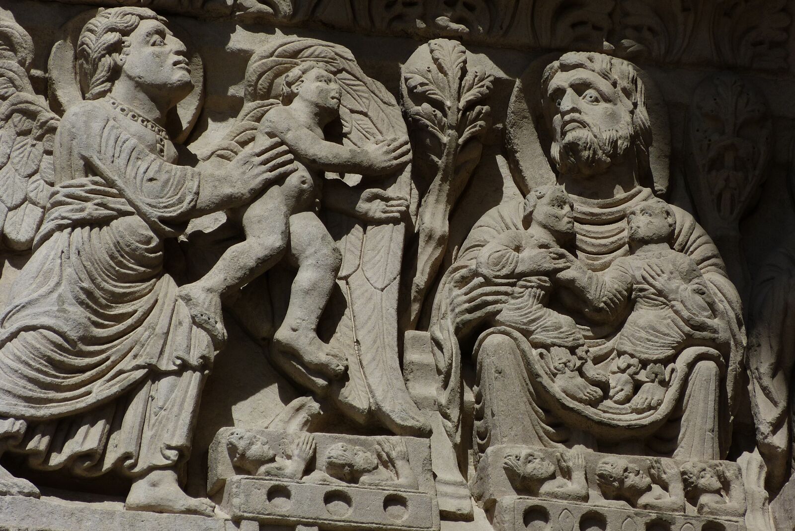 Panasonic Lumix DMC-FZ150 sample photo. St, trophime, basilica photography