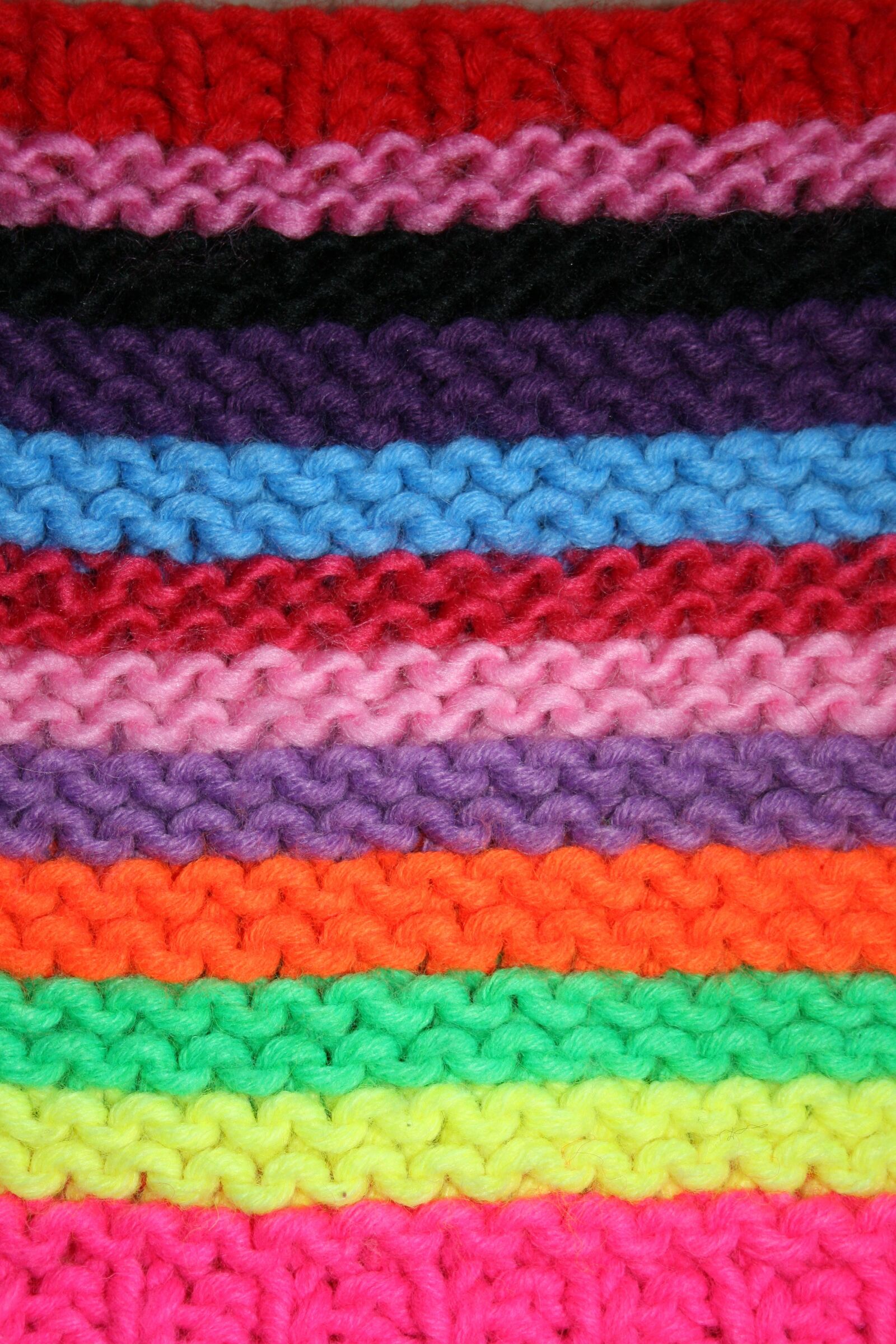 Canon EOS 400D (EOS Digital Rebel XTi / EOS Kiss Digital X) sample photo. Knitted fabric, colors, rainbow photography