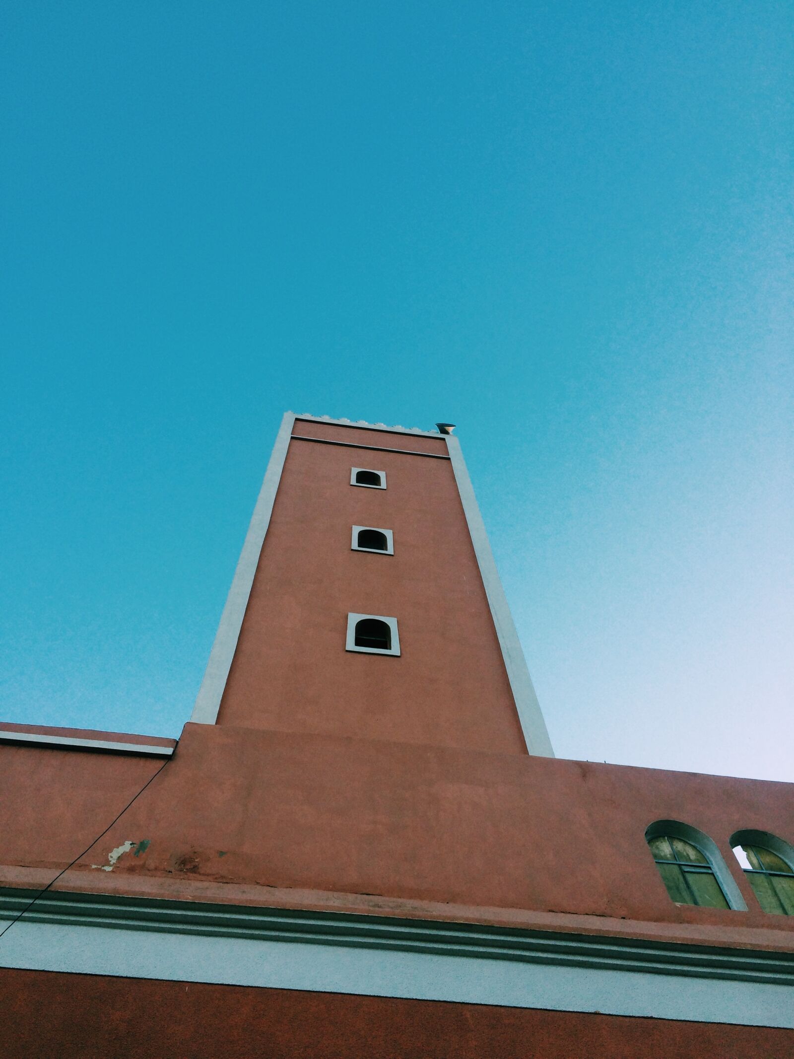 iPhone 5s back camera 4.15mm f/2.2 sample photo. Blue, sky, building, light photography