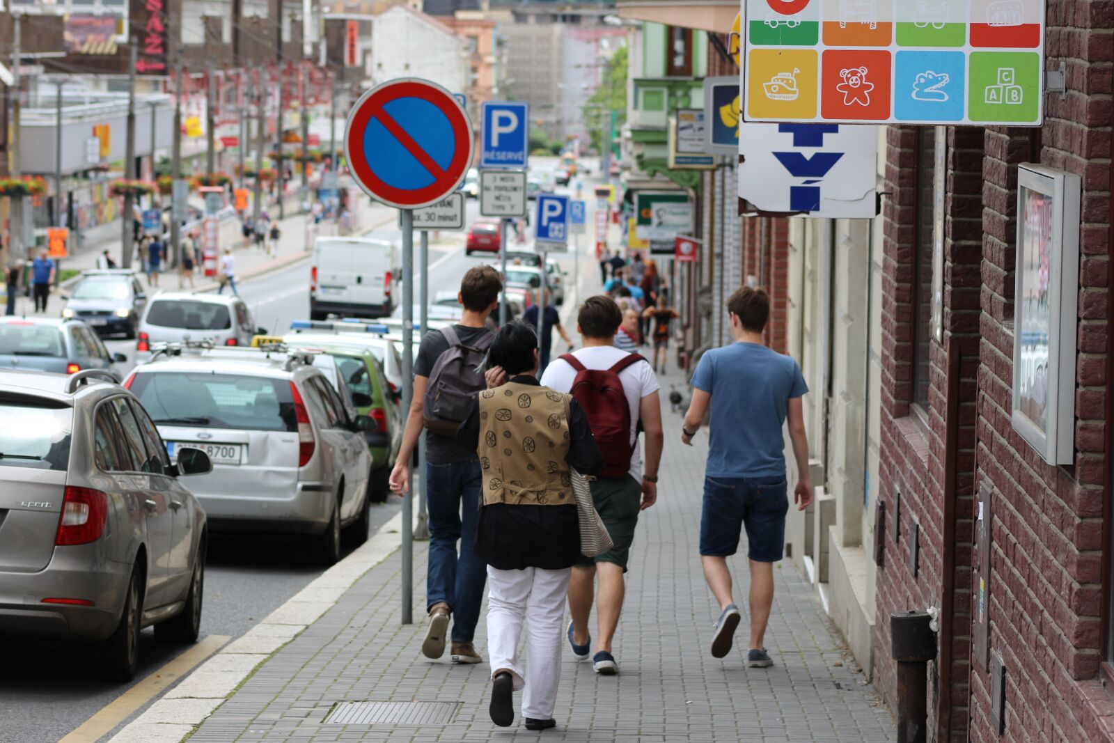 Canon EF 75-300mm f/4-5.6 sample photo. City, street, busy photography