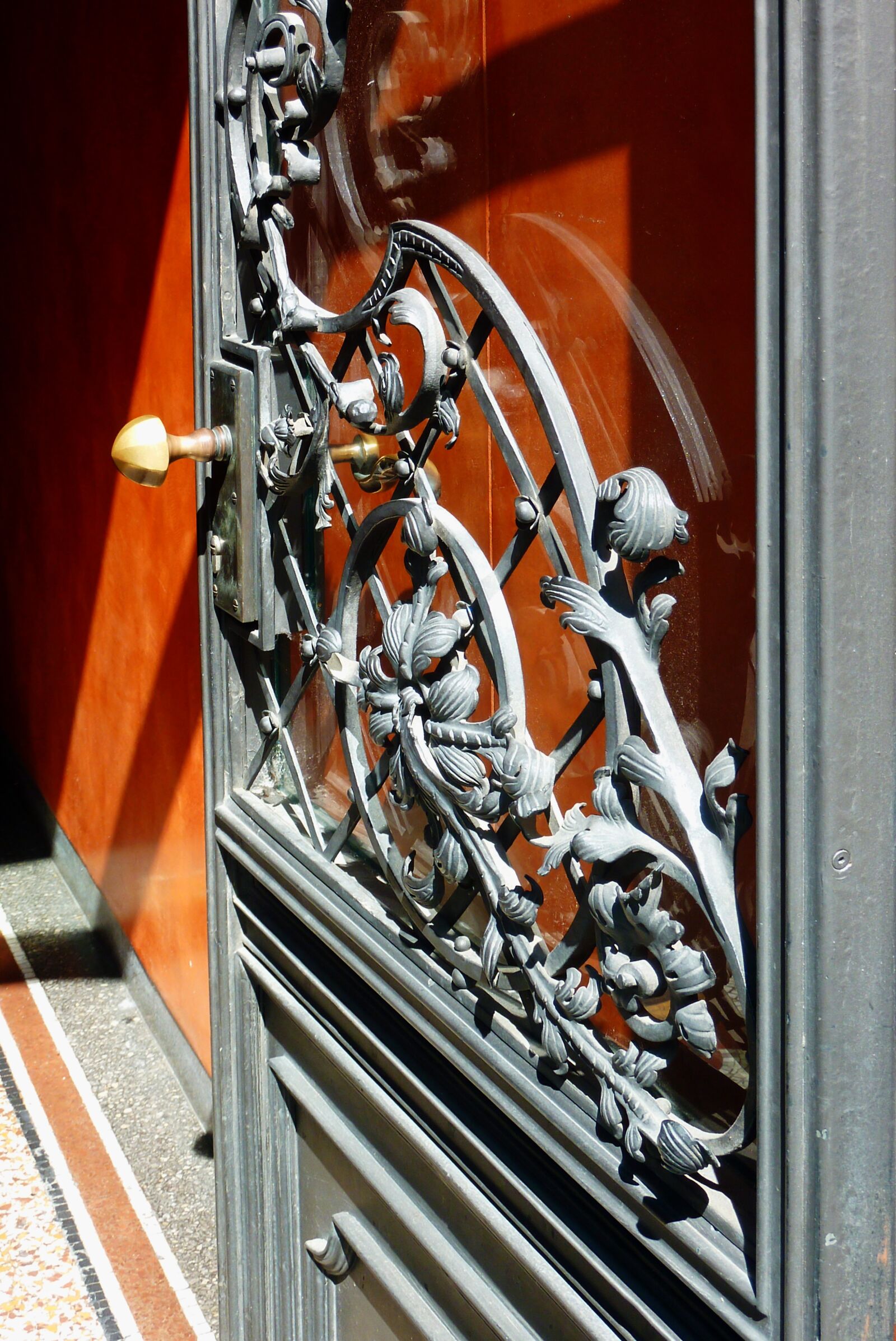 Panasonic DMC-TZ7 sample photo. Door, goal, blacksmithing photography