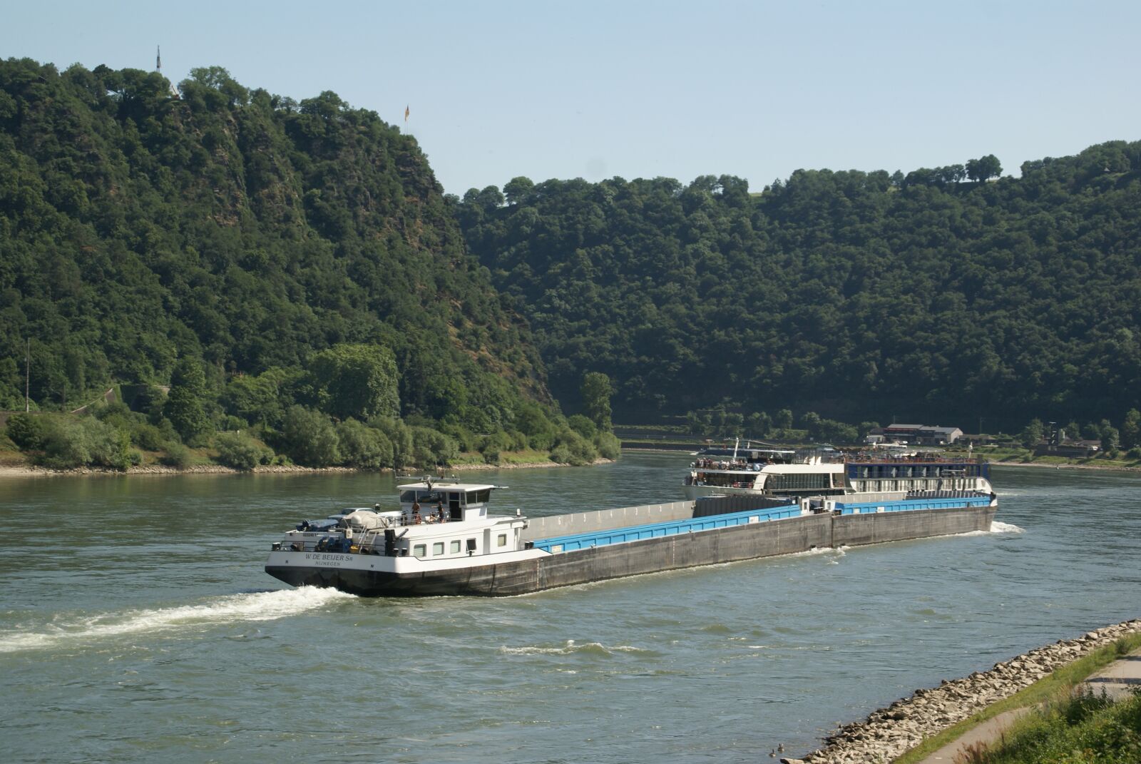 Sony Alpha DSLR-A100 sample photo. Barge, loreley, bakeck photography