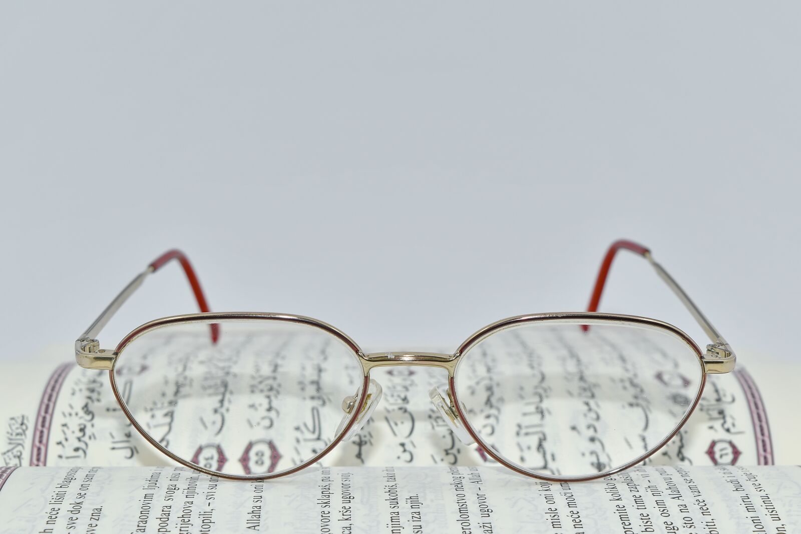 Nikon D5500 sample photo. Arabic, eyeglasses, islam, language photography