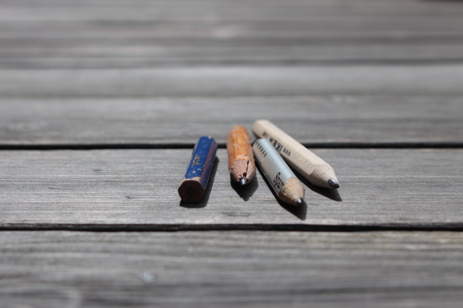 Canon EOS 700D (EOS Rebel T5i / EOS Kiss X7i) sample photo. Pens, color, creativity photography