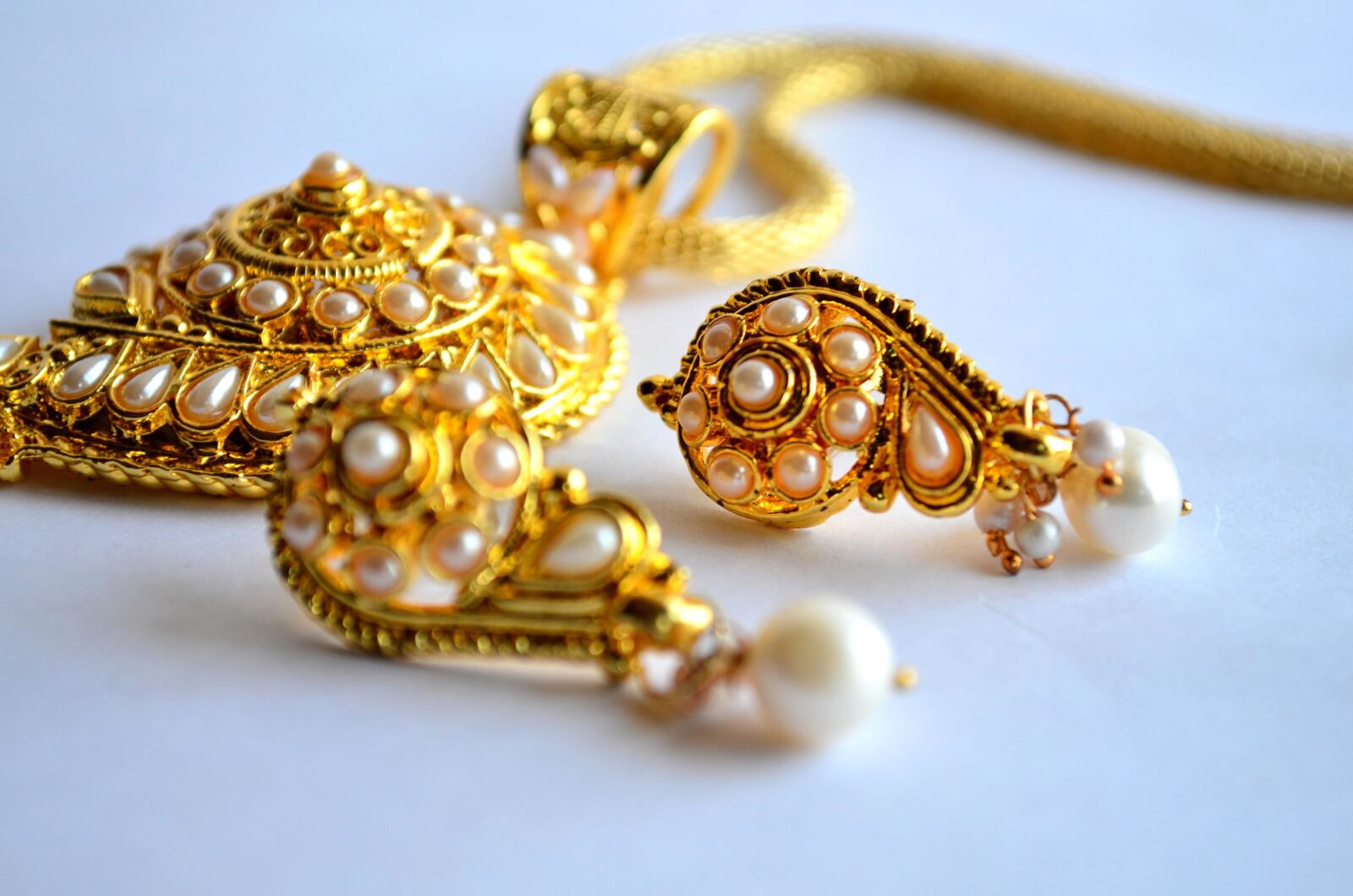 Nikon D5100 sample photo. Gold, jewelry, diamond, decoration photography