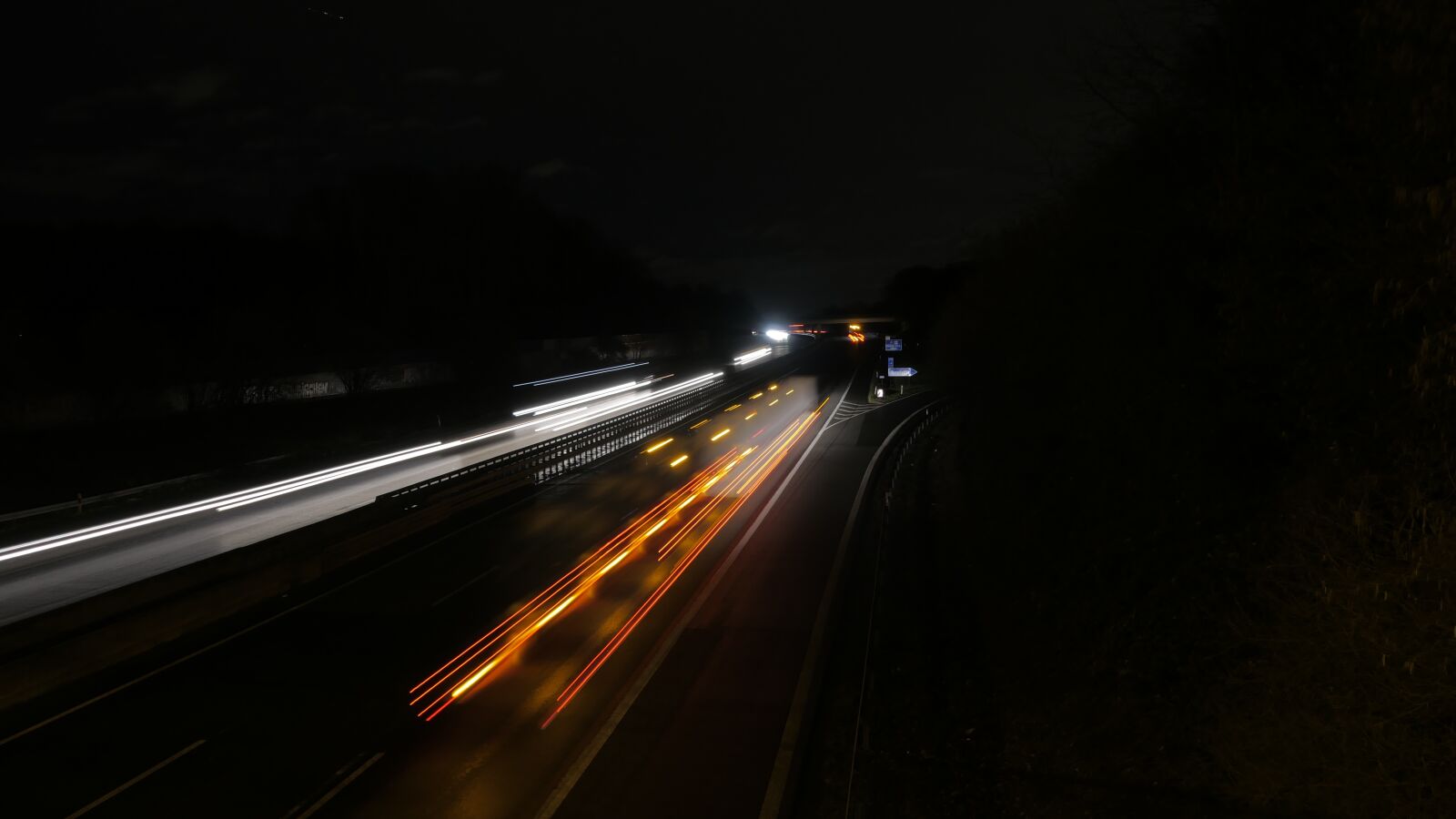 Panasonic Lumix DMC-GH4 sample photo. Highway, night, shining photography
