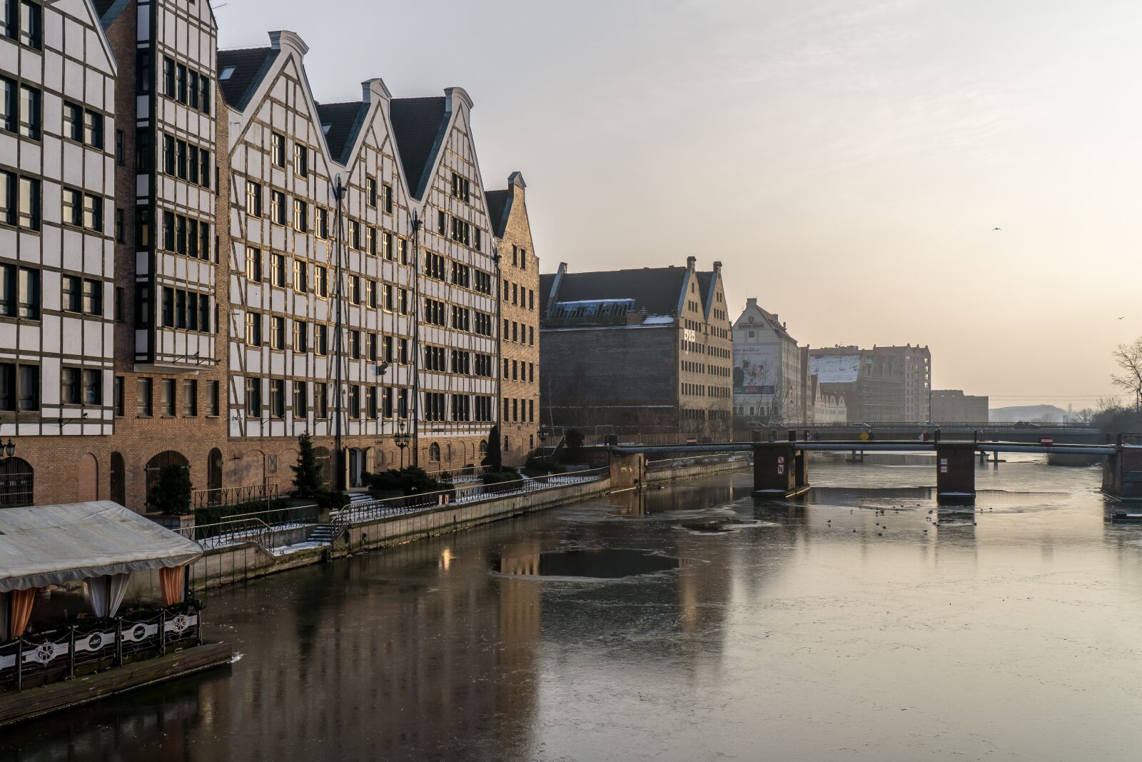 Sony a6000 + Sony E 18-55mm F3.5-5.6 OSS sample photo. Monolithic part of the photography