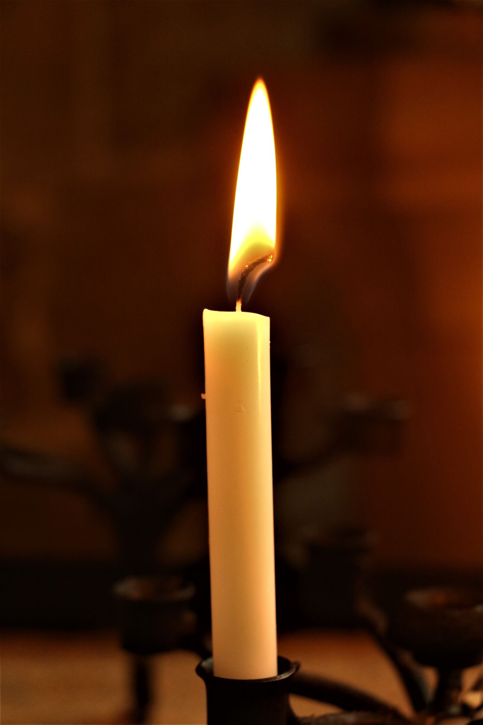 Canon EOS 7D Mark II + Canon EF-S 18-135mm F3.5-5.6 IS STM sample photo. Candle, candlelight, shiny photography