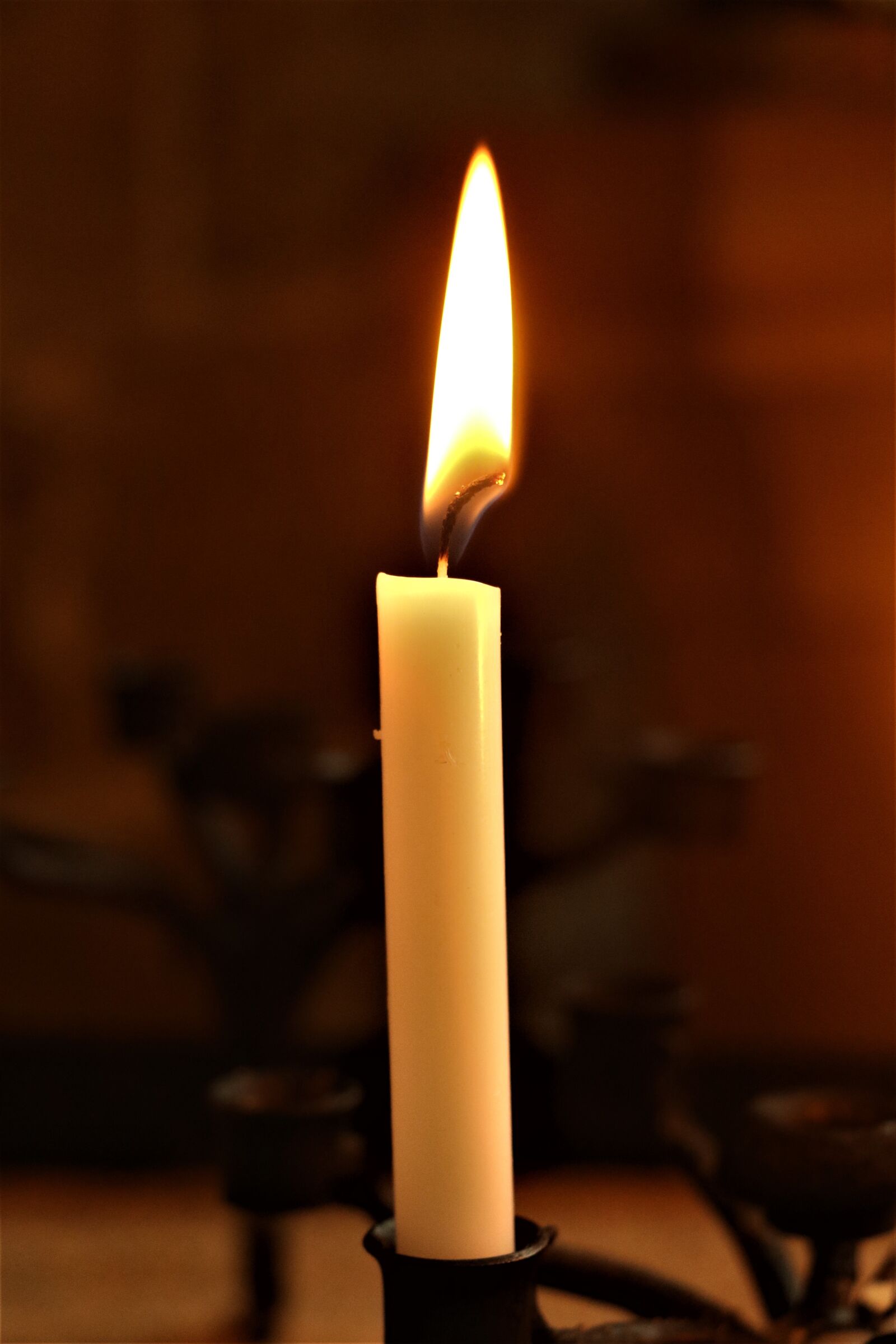 Canon EOS 7D Mark II sample photo. Candle, candlelight, shiny photography