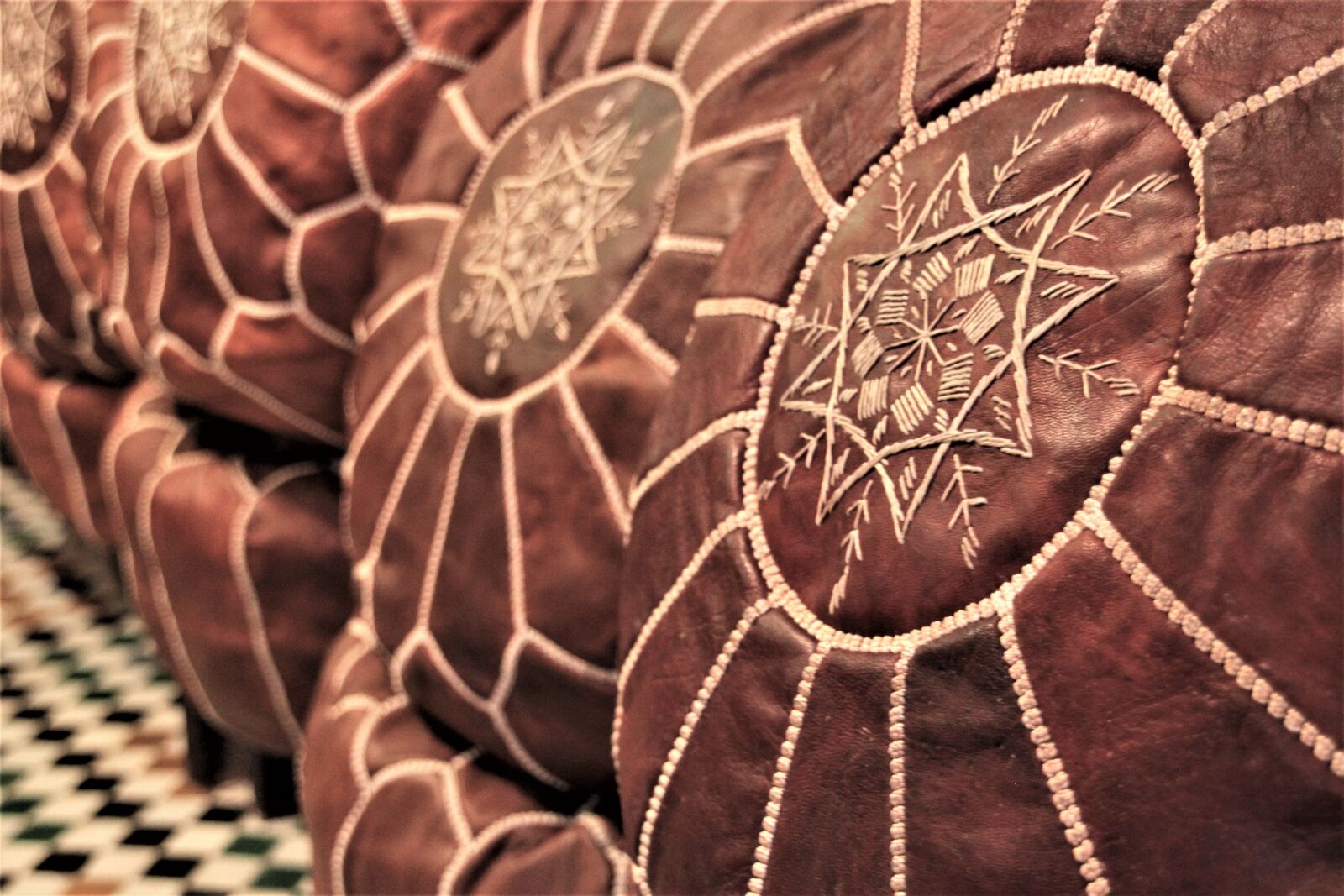 Canon EOS 500D (EOS Rebel T1i / EOS Kiss X3) sample photo. Leather, craft, seat cushions photography