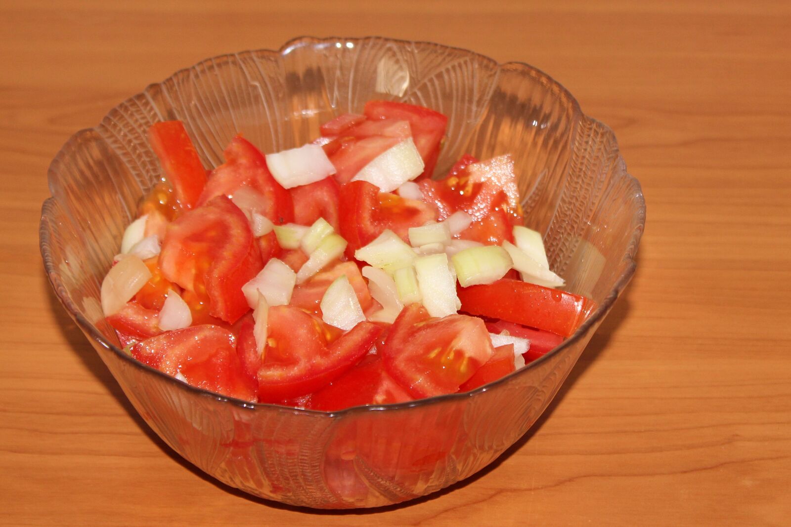 Canon EOS 600D (Rebel EOS T3i / EOS Kiss X5) sample photo. Tomatoes, cut, fresh photography