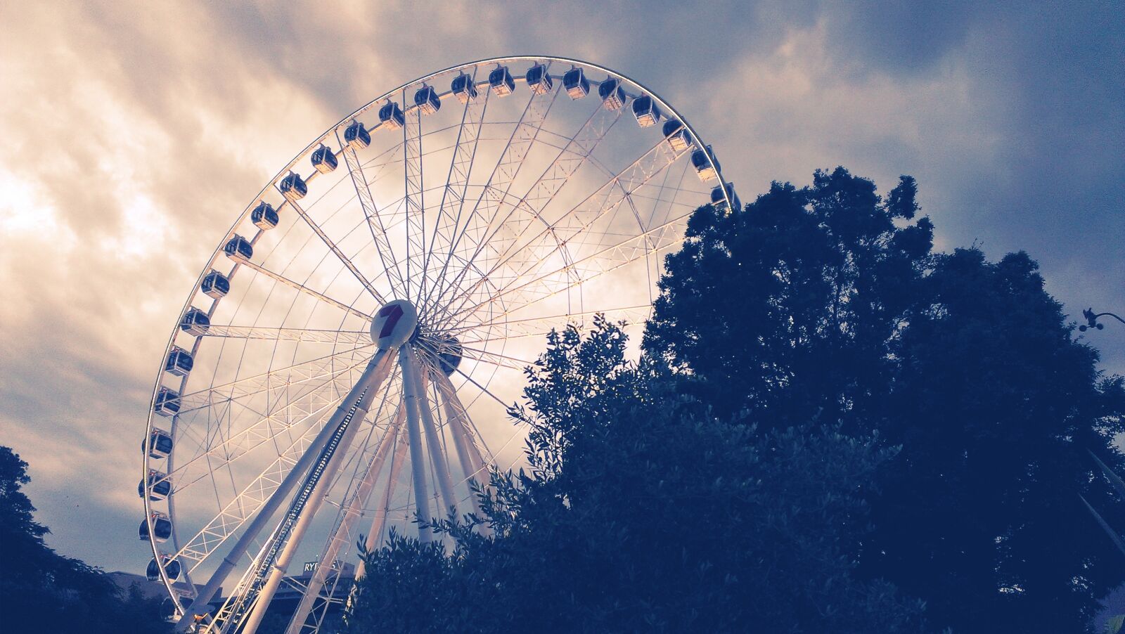 HTC J Z321E sample photo. Ferris wheel, dawn, travel photography
