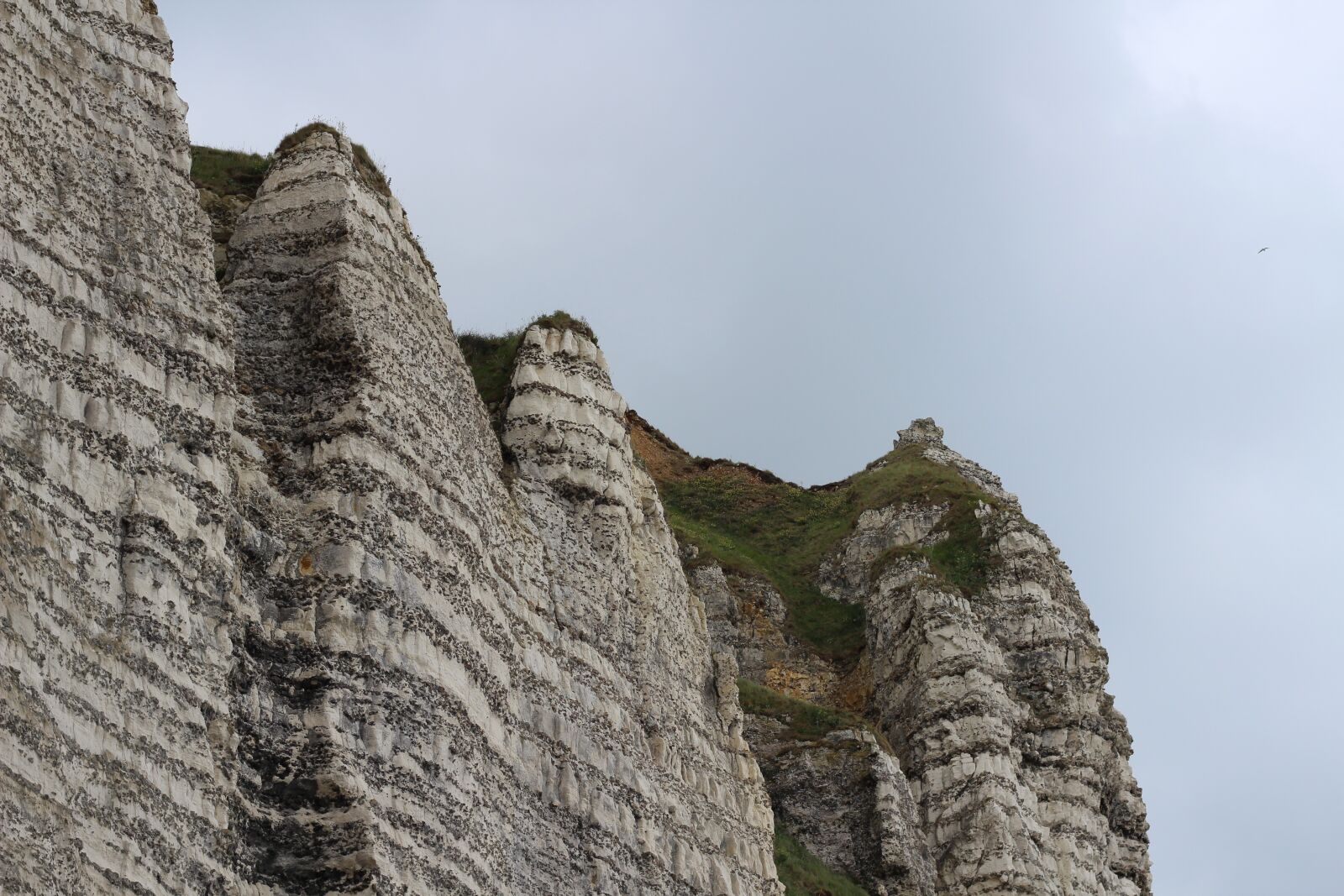 Canon EOS 600D (Rebel EOS T3i / EOS Kiss X5) + Canon EF 50mm F1.8 II sample photo. Cliff, stone, sky photography