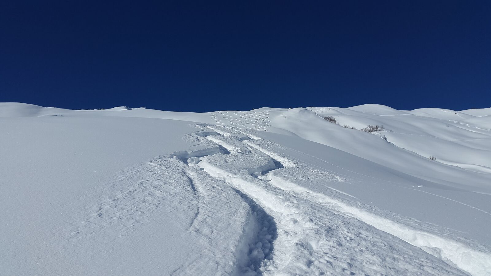 Samsung Galaxy Alpha sample photo. Skiing, traces, snow photography