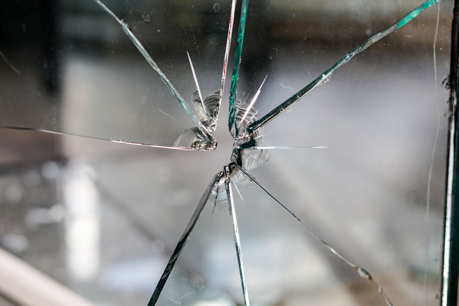 E 50mm F1.8 OSS sample photo. Glass, broken, fragmented photography