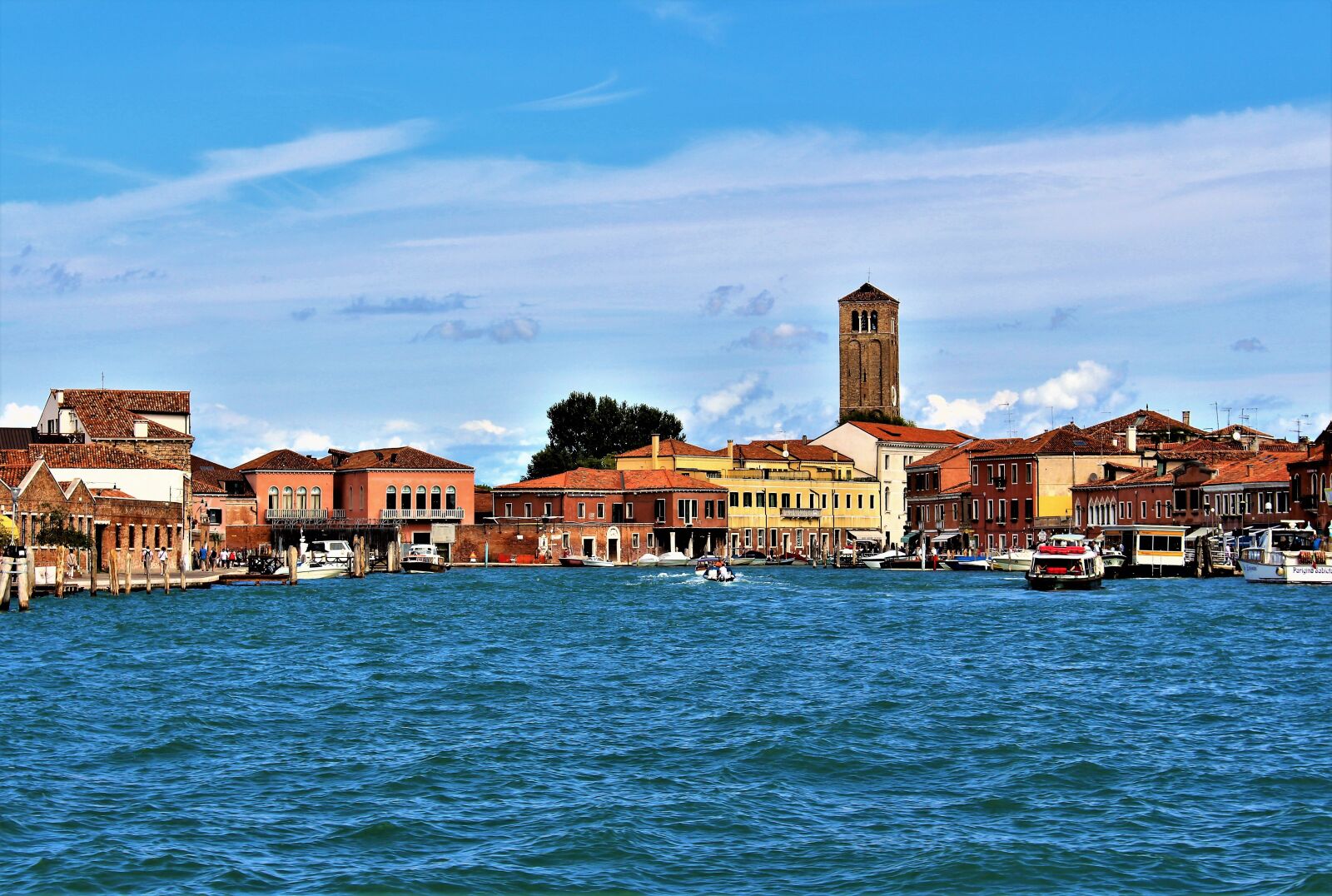Canon EOS 700D (EOS Rebel T5i / EOS Kiss X7i) sample photo. Buildings, horizon, water photography