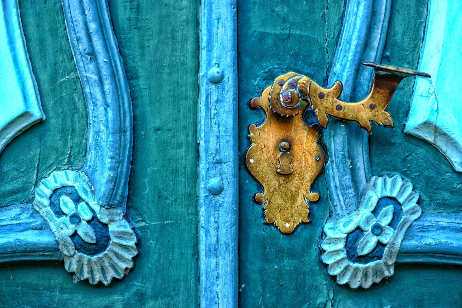Sony a6000 sample photo. Castle, blue, door photography