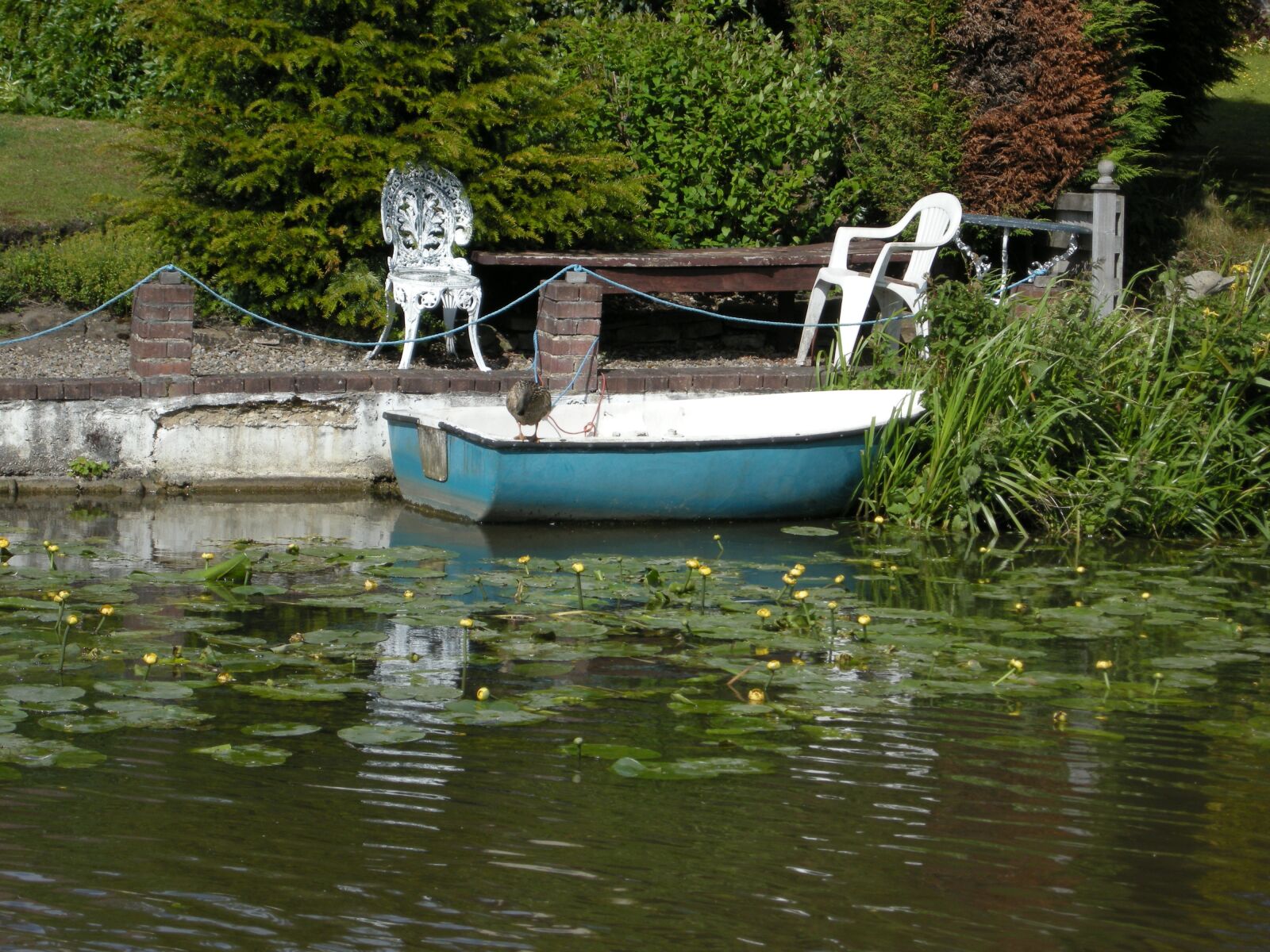 Nikon COOLPIX P5100 sample photo. Boat on canal, uk photography