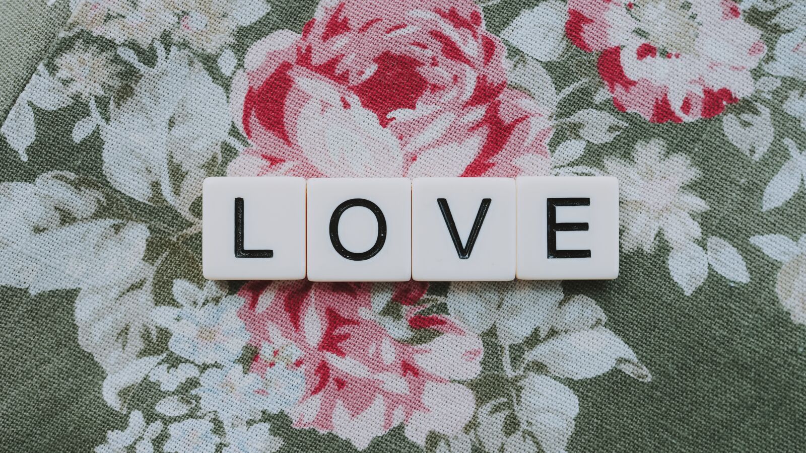 Olympus OM-D E-M10 III sample photo. Love, lovers, relationship photography