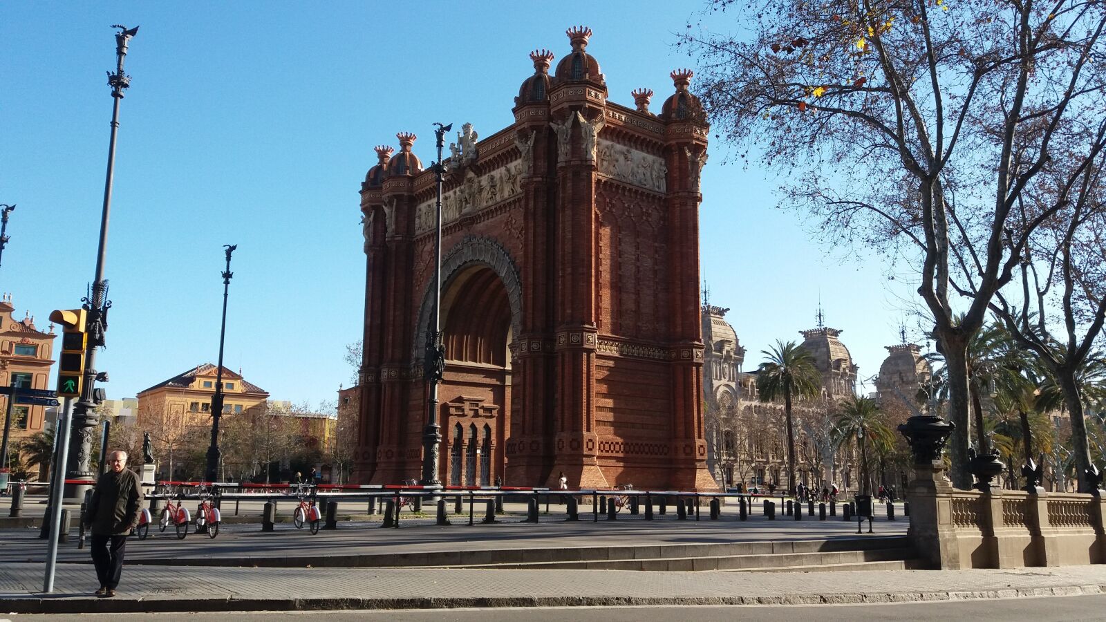 Samsung Galaxy J5 sample photo. Arcodetriunfo, barcelona, tourism photography