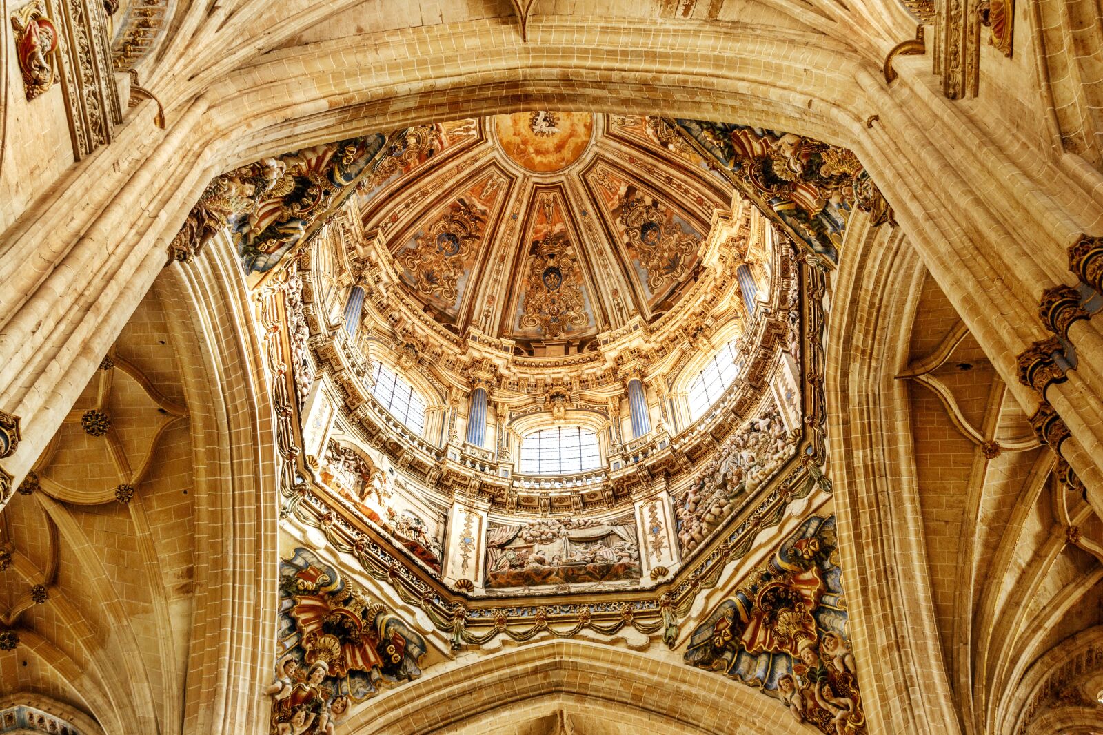 Canon EF-S 18-200mm F3.5-5.6 IS sample photo. Dome, cathedral, salamanca photography