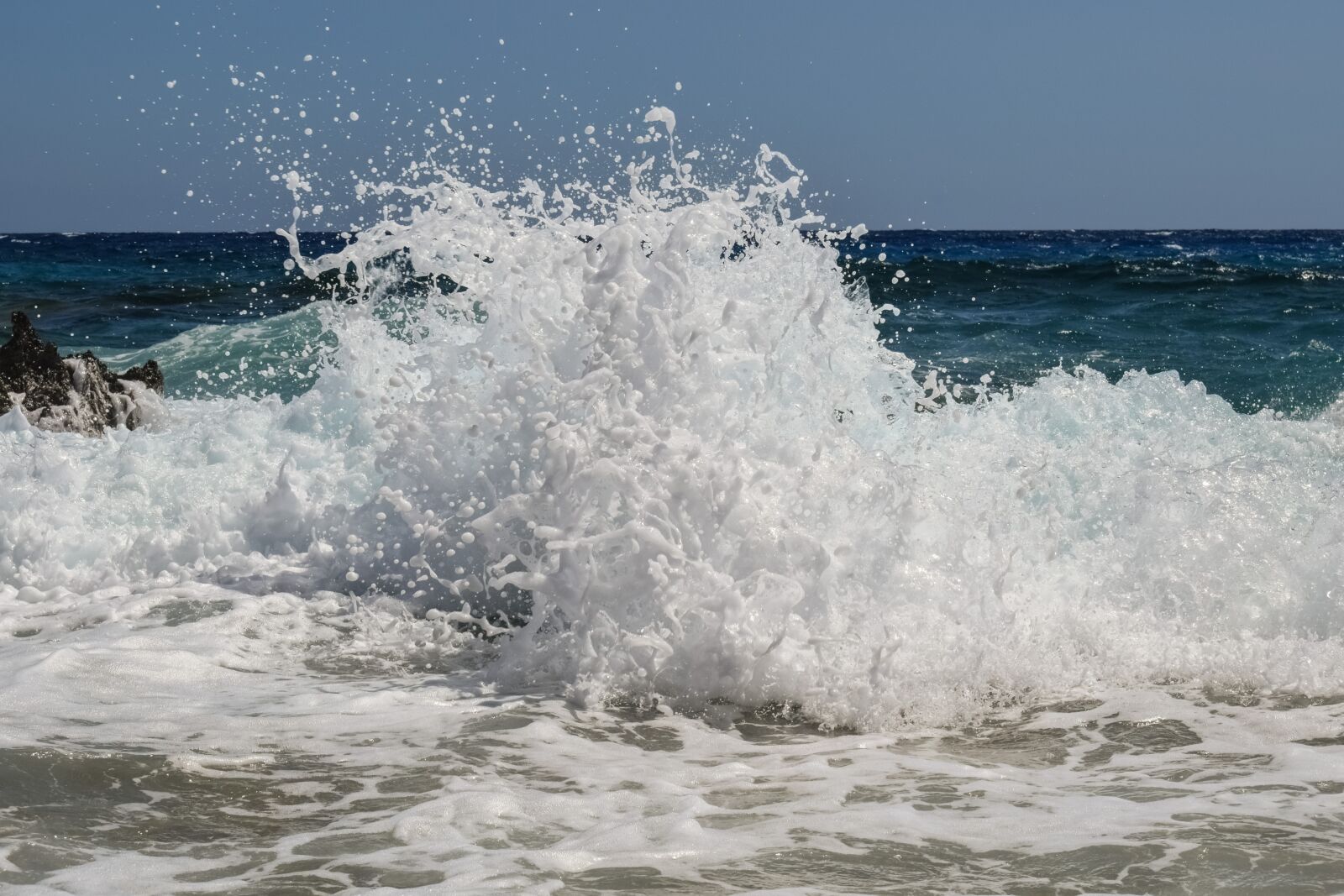 Nikon D3300 sample photo. Rocky coast, wave, sea photography