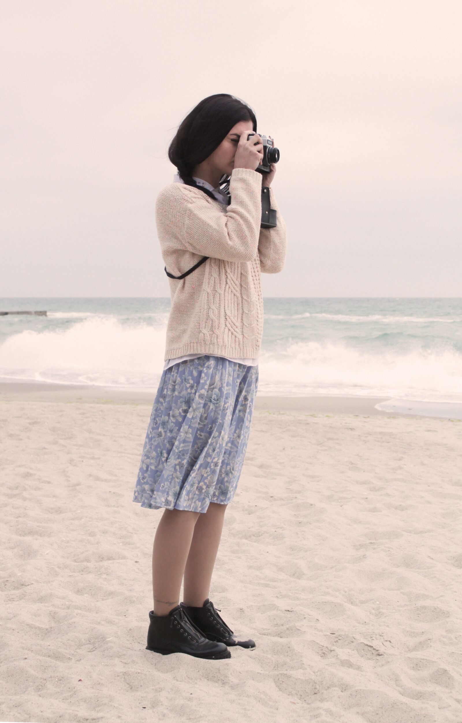 Canon EOS 1100D (EOS Rebel T3 / EOS Kiss X50) sample photo. Girl, camera, sea photography