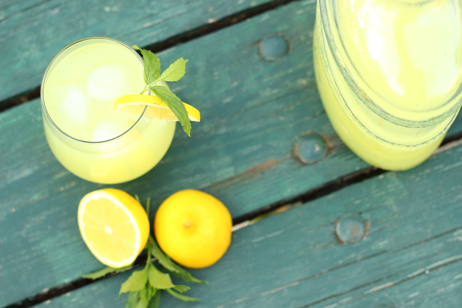 Canon EOS 600D (Rebel EOS T3i / EOS Kiss X5) + Canon EF 50mm F1.8 II sample photo. Lemonade, mint, the drink photography