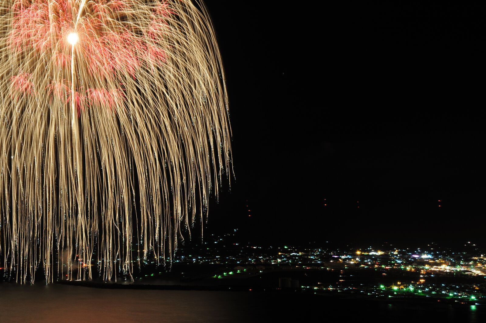 Nikon D300 sample photo. Three shakus ball, fireworks photography